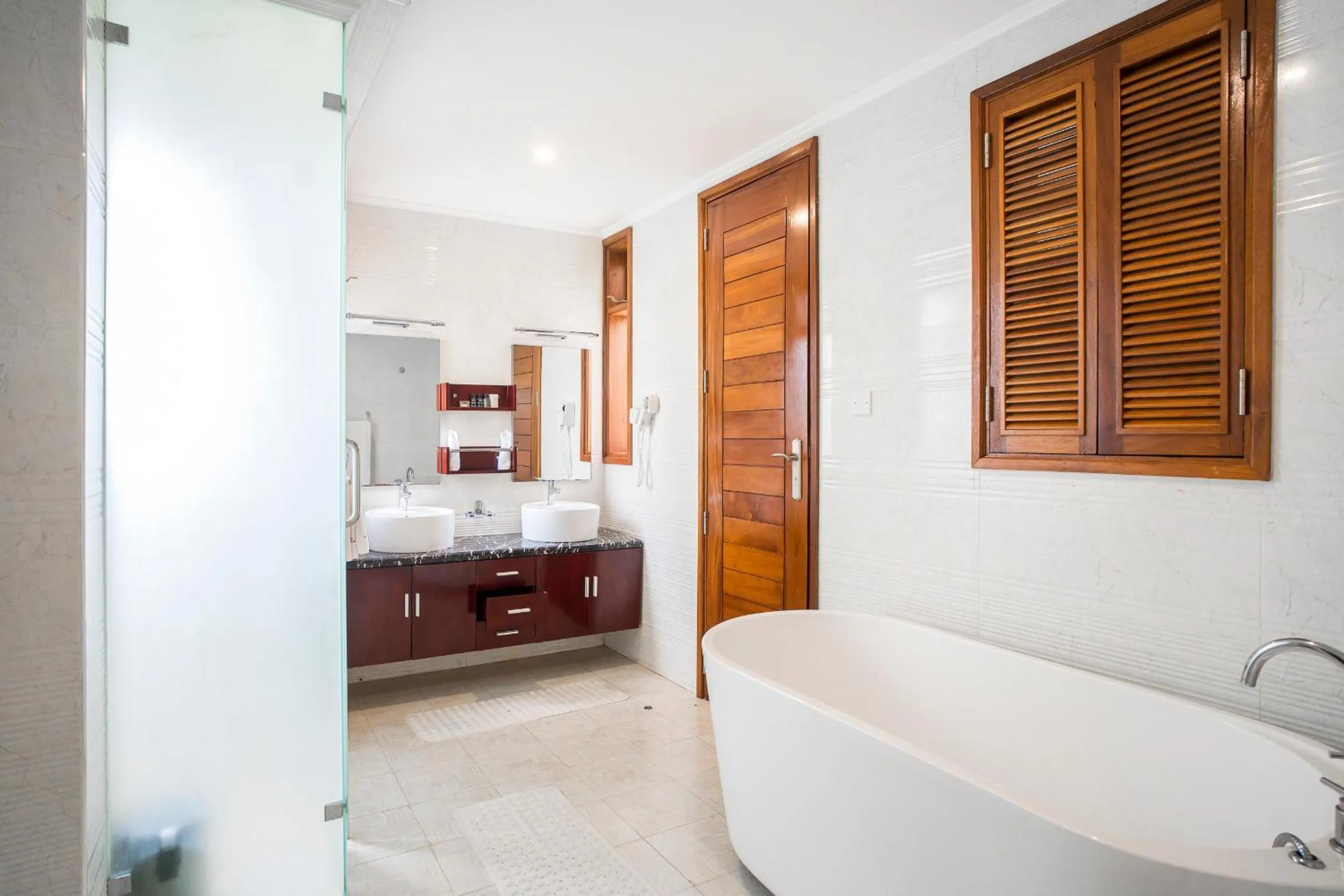 Bathroom, Bed in Maiyan Nanyuki