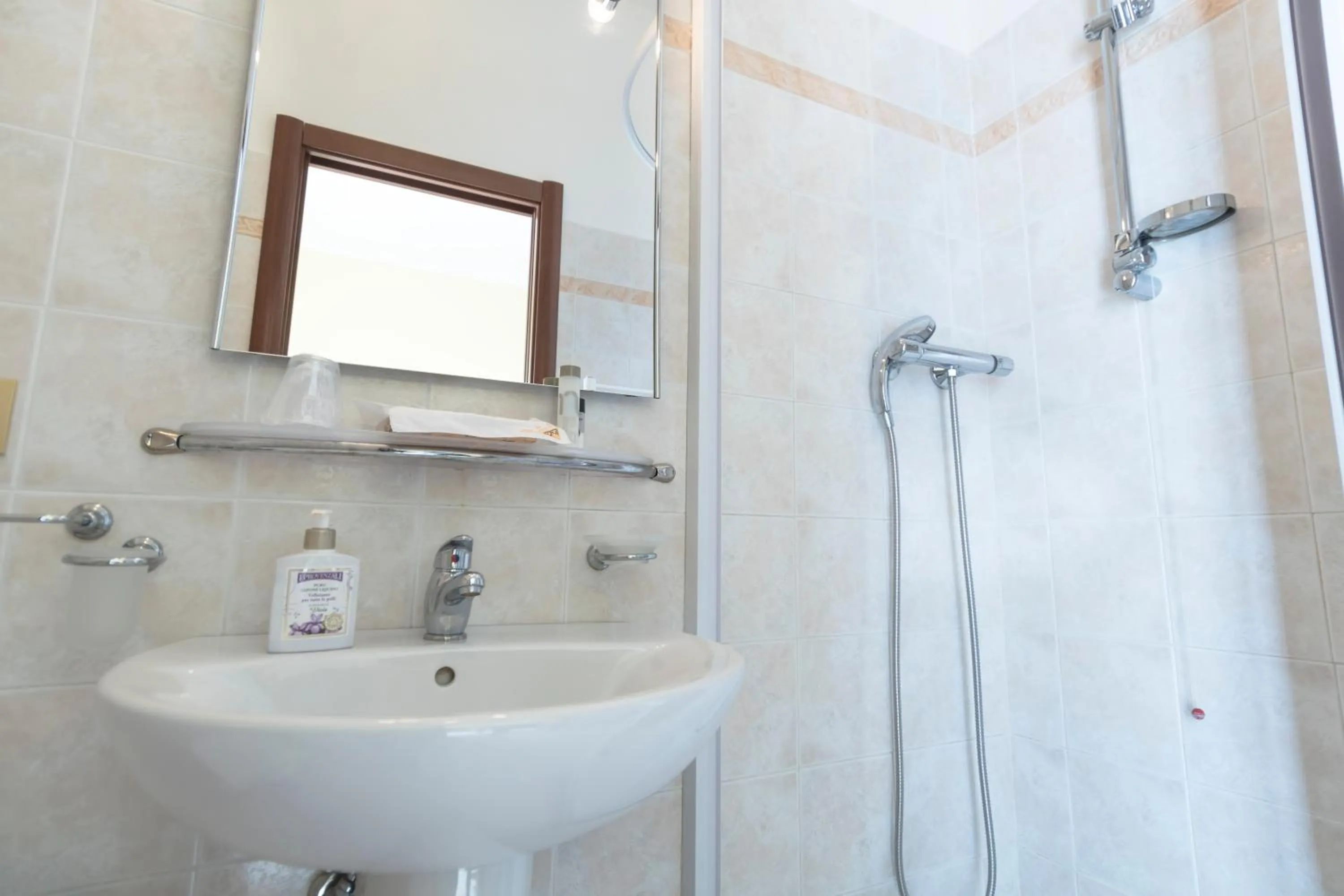 Shower in Camere Mariella