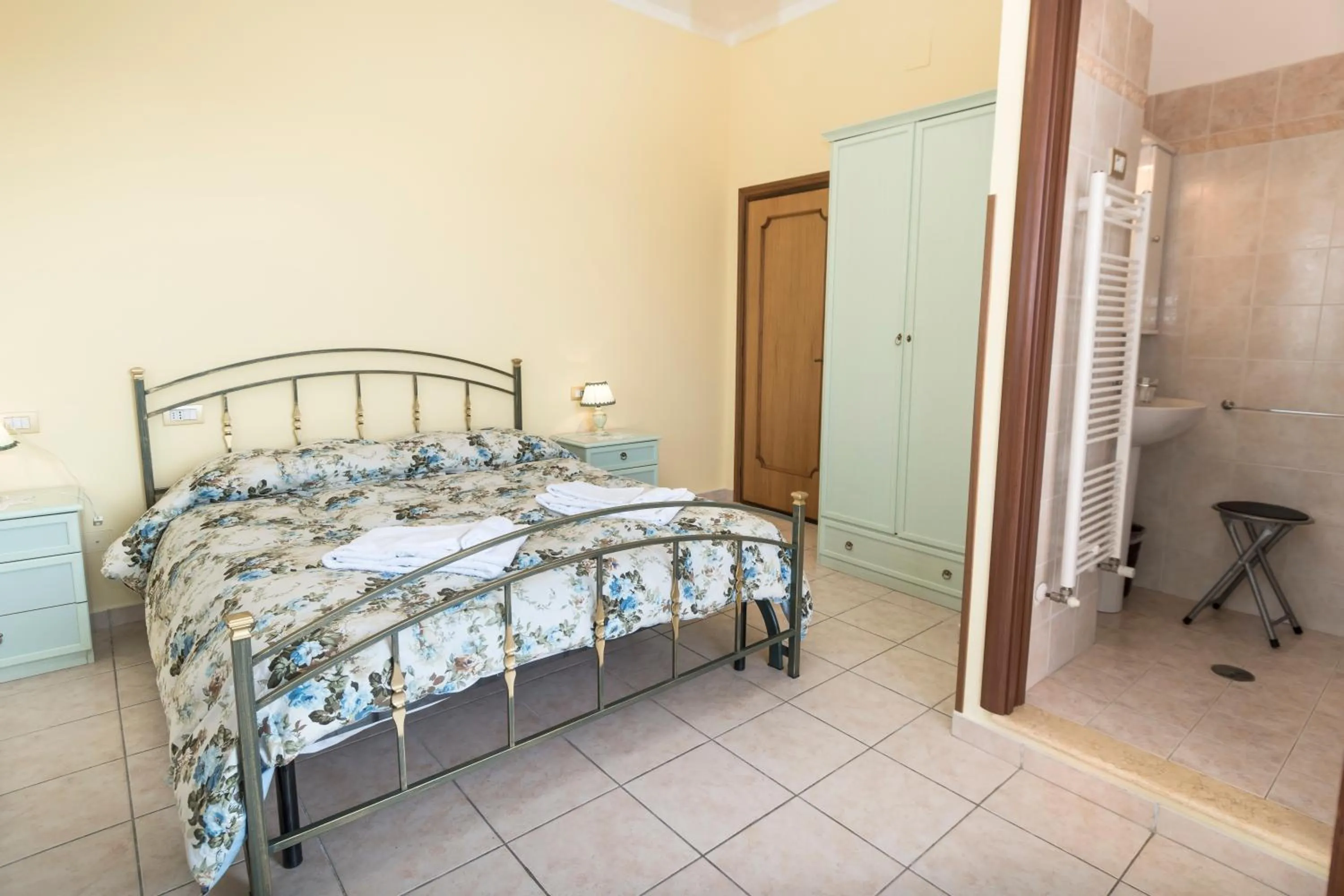 Bathroom, Bed in Camere Mariella