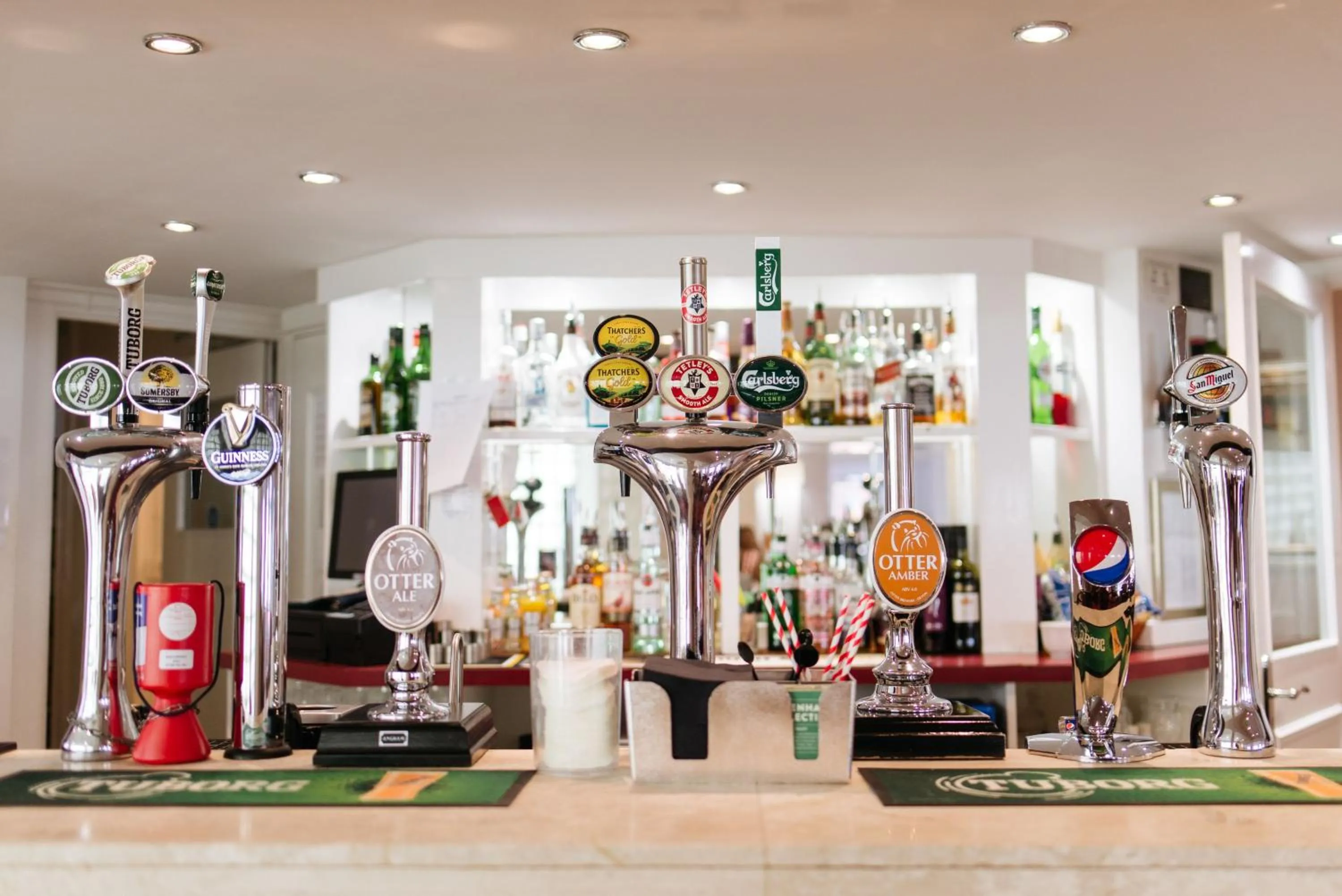 Alcoholic drinks in The Queens Hotel