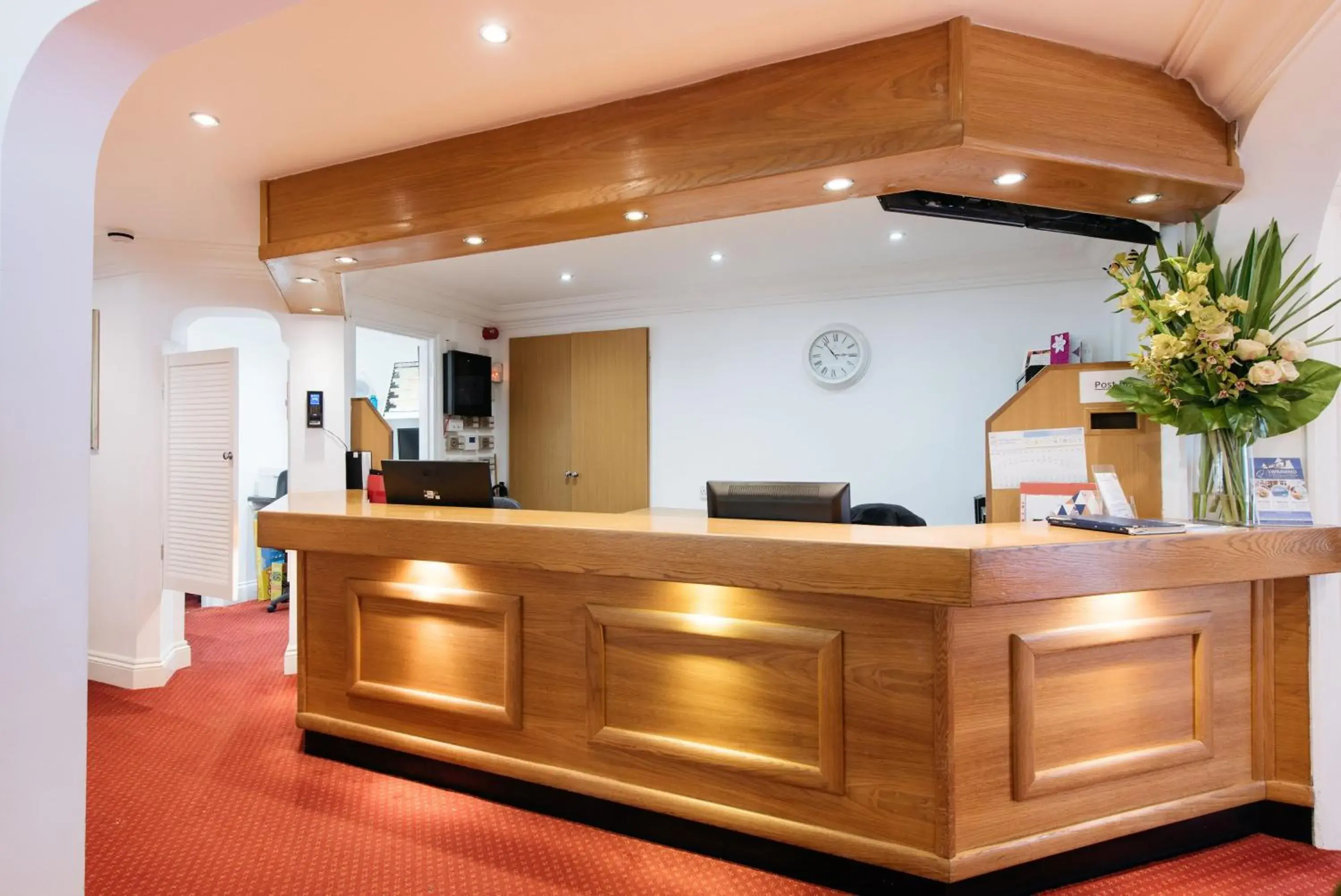 Lobby or reception in The Queens Hotel Lobby or reception in The Queens Hotel