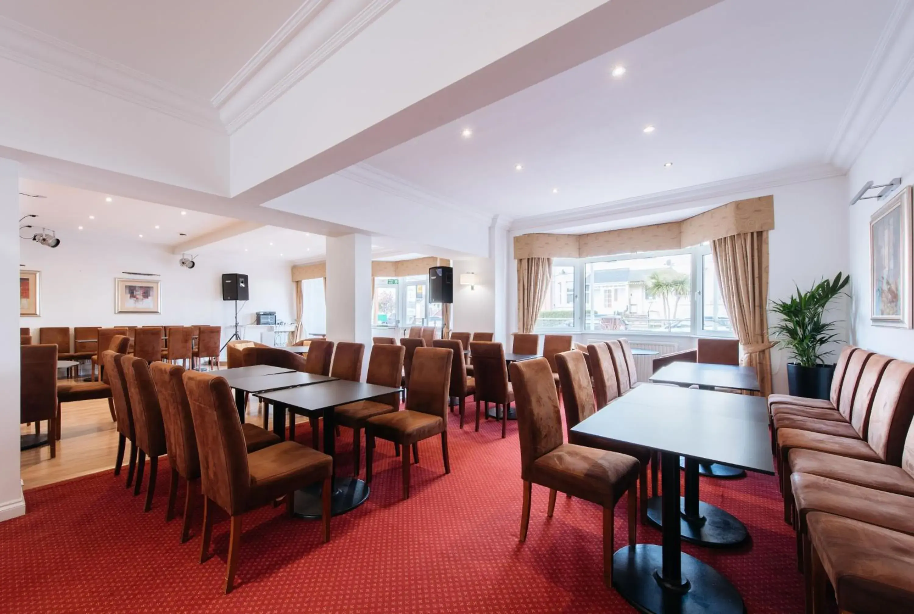 Restaurant/places to eat in The Queens Hotel Restaurant/places to eat in The Queens Hotel