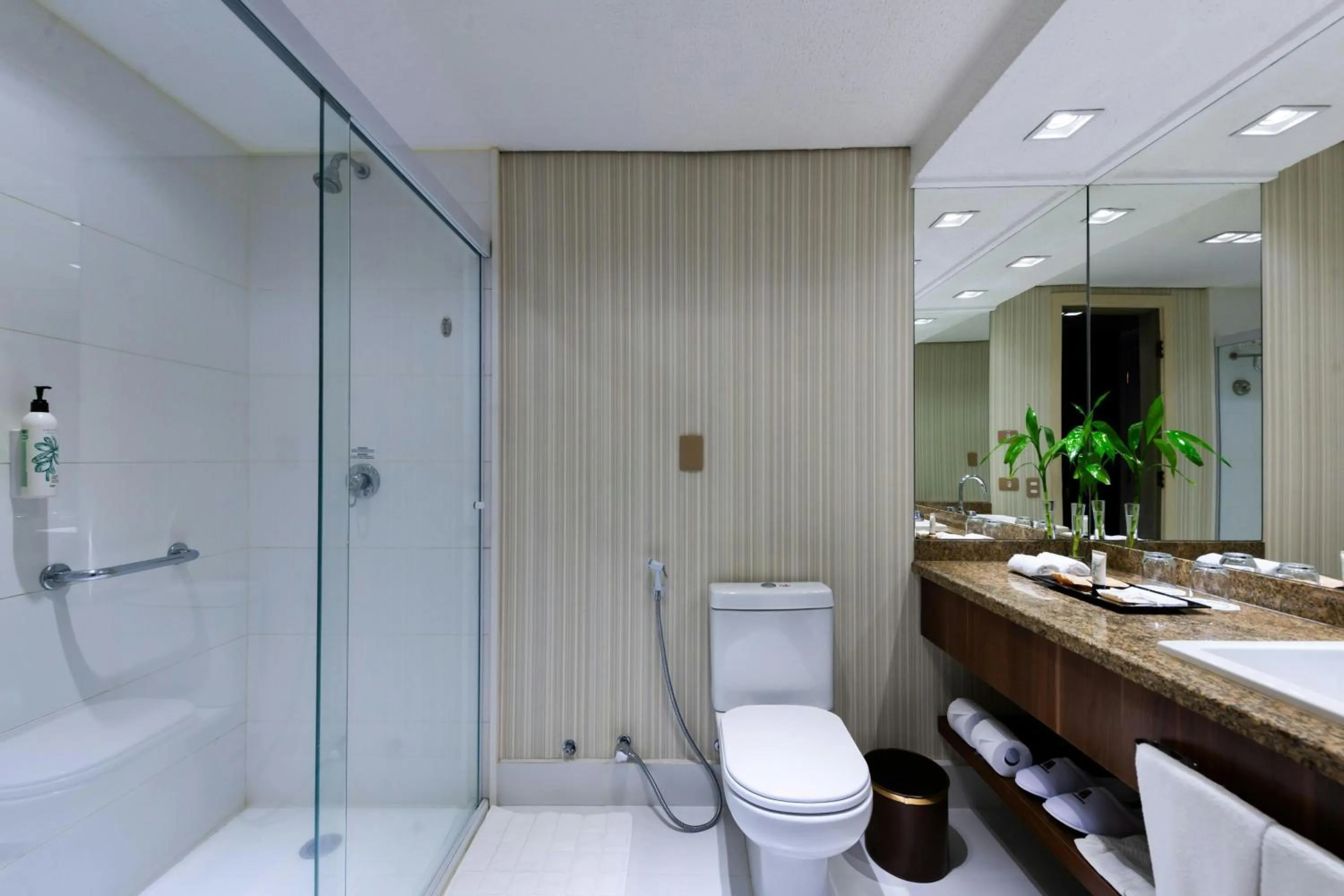 Bathroom in Marriott São Paulo Airport Hotel