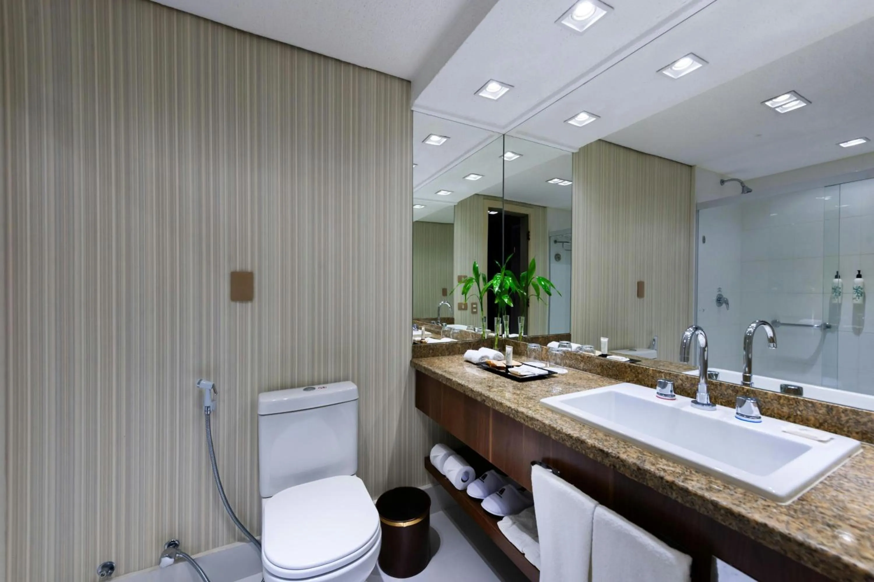 Bathroom in Marriott São Paulo Airport Hotel