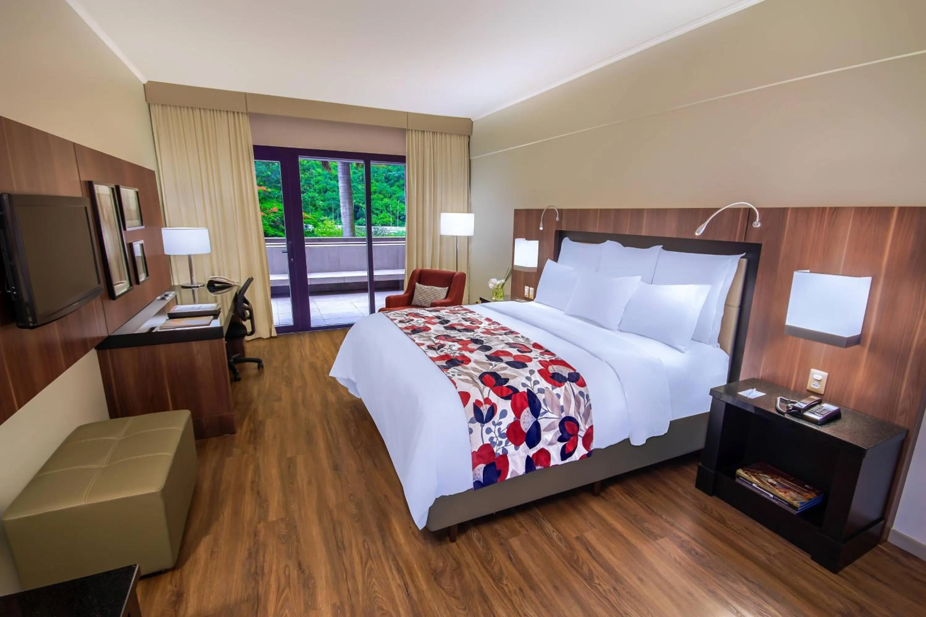 Photo of the whole room, Bed in Marriott São Paulo Airport Hotel