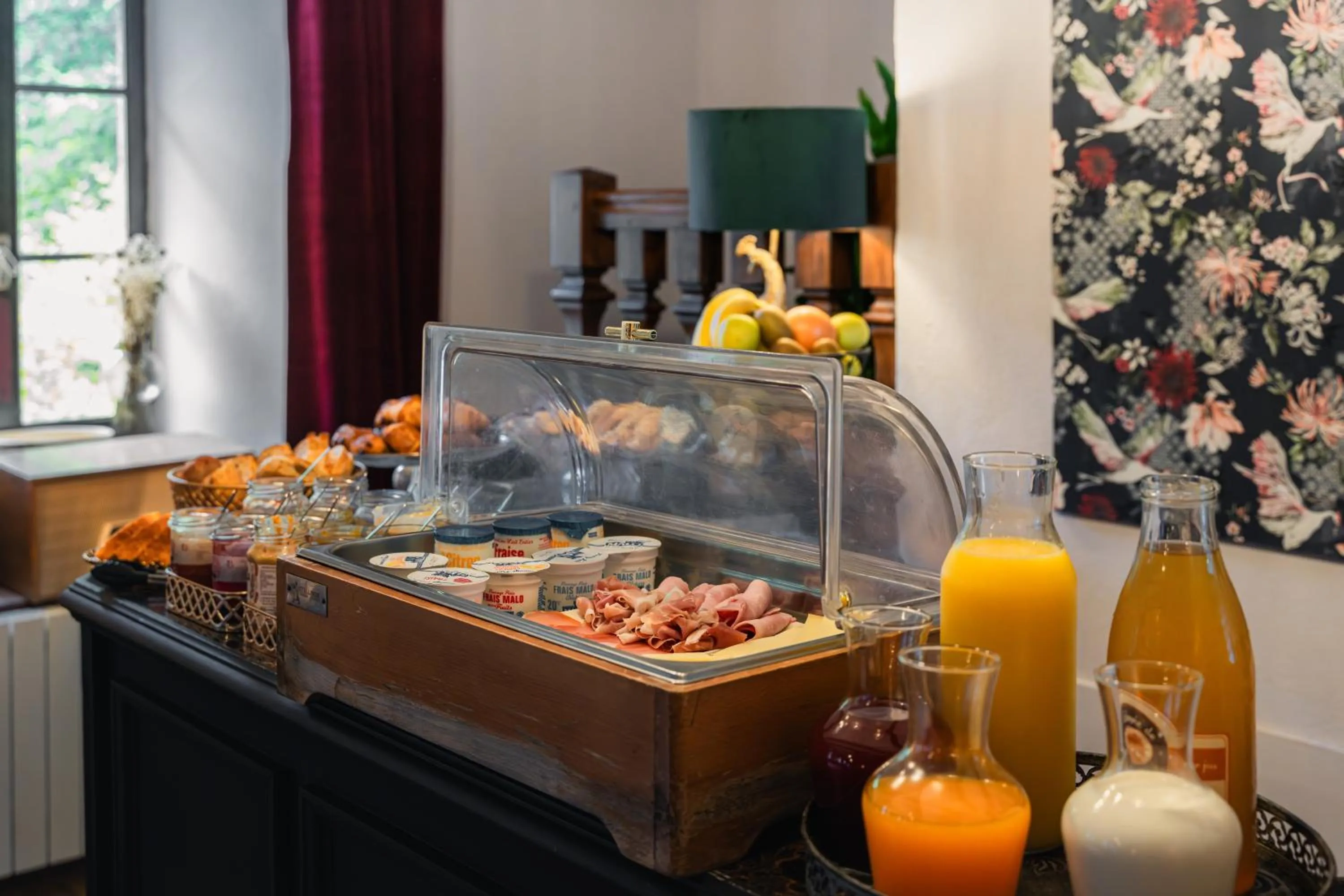 Buffet breakfast in Hôtel Kastell Dinec'h