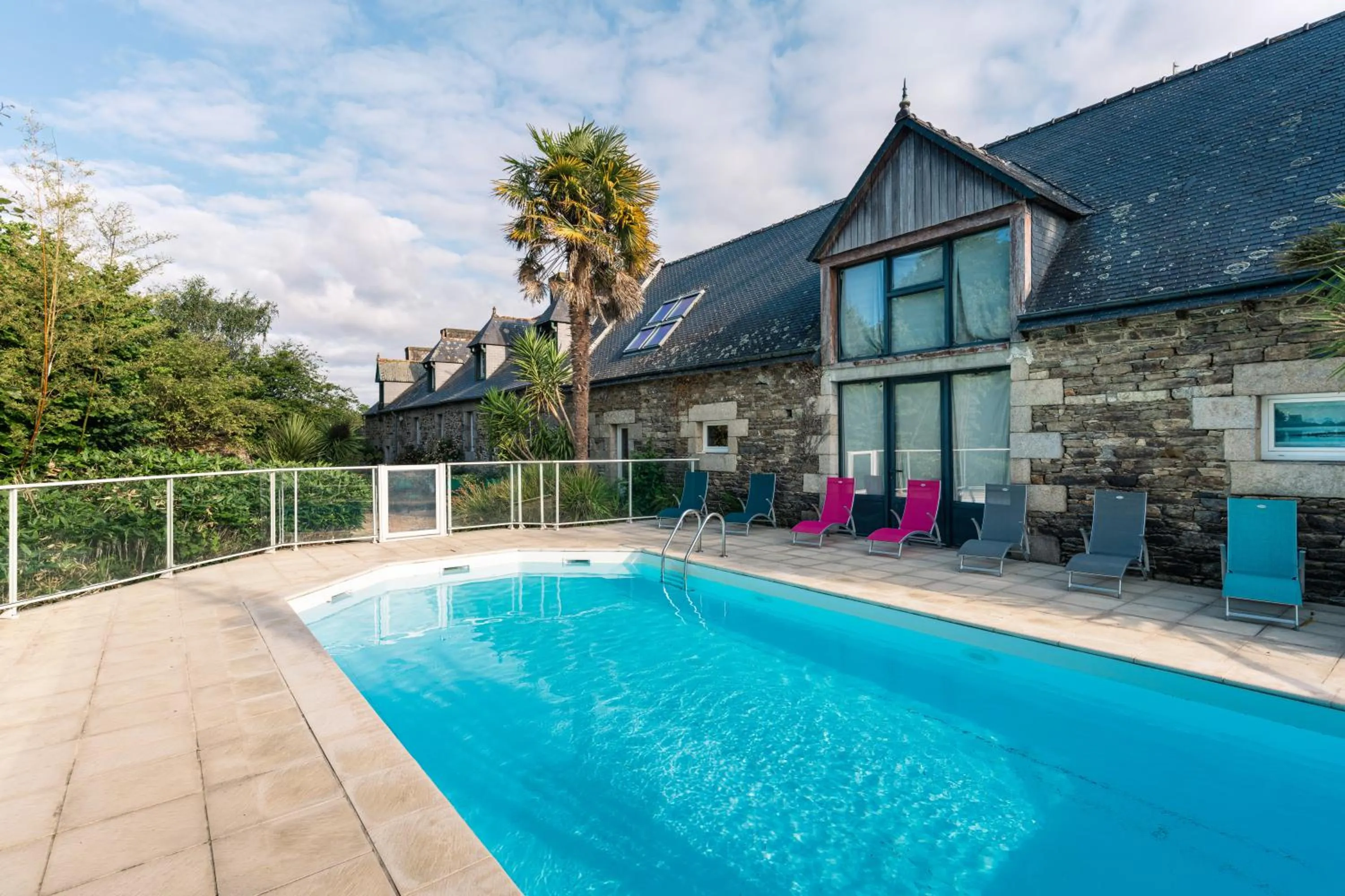 Swimming pool in Hôtel Kastell Dinec'h