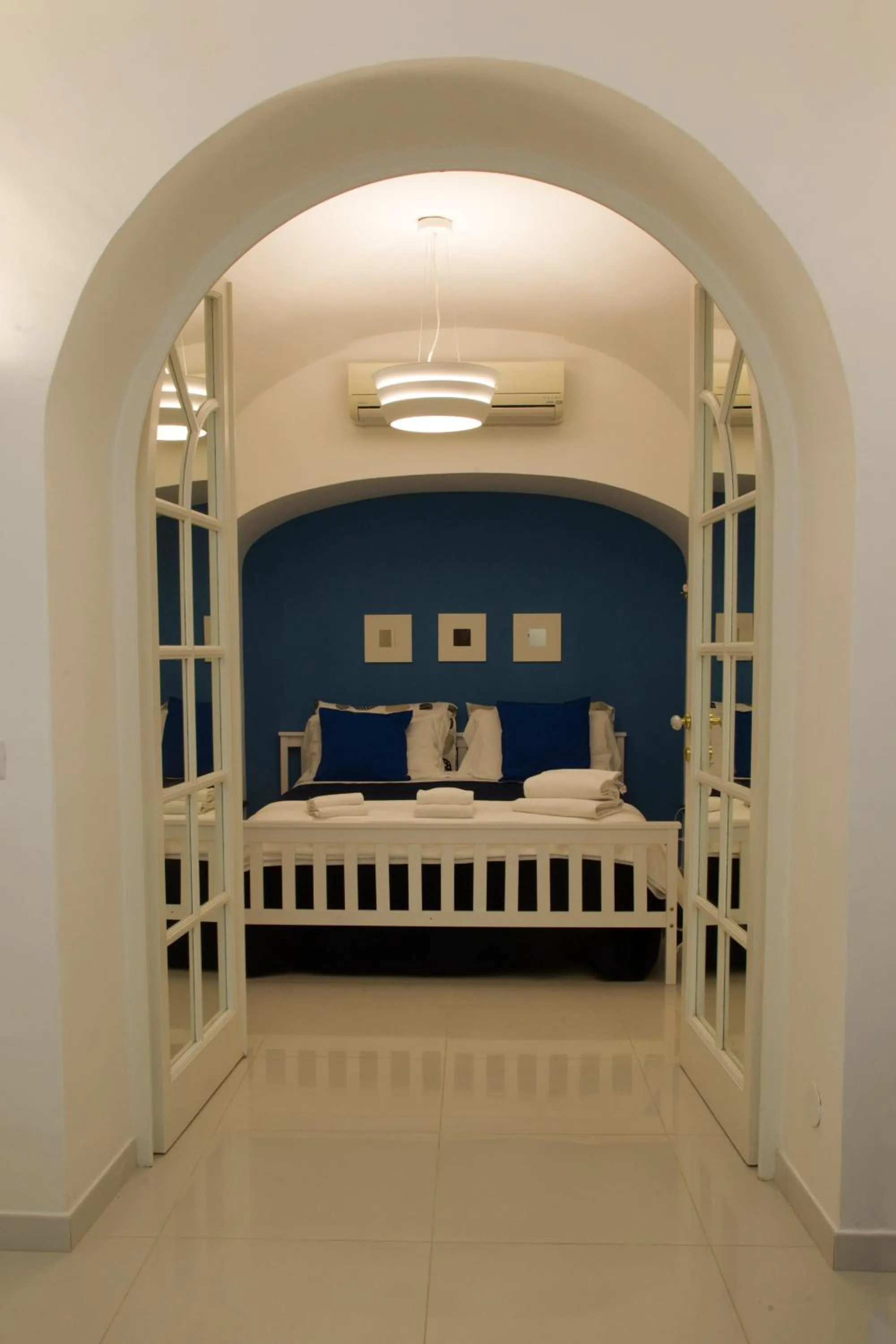 Bed in Capri Blue