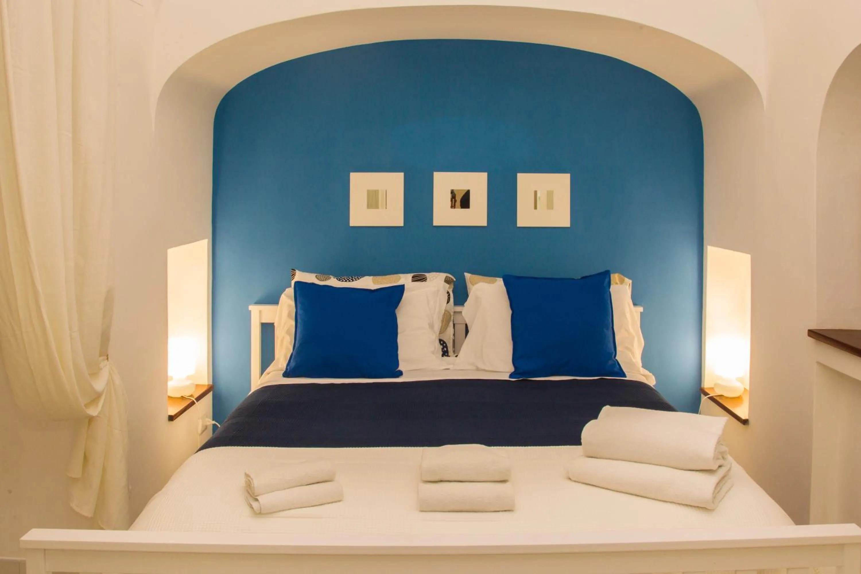 Bed in Capri Blue