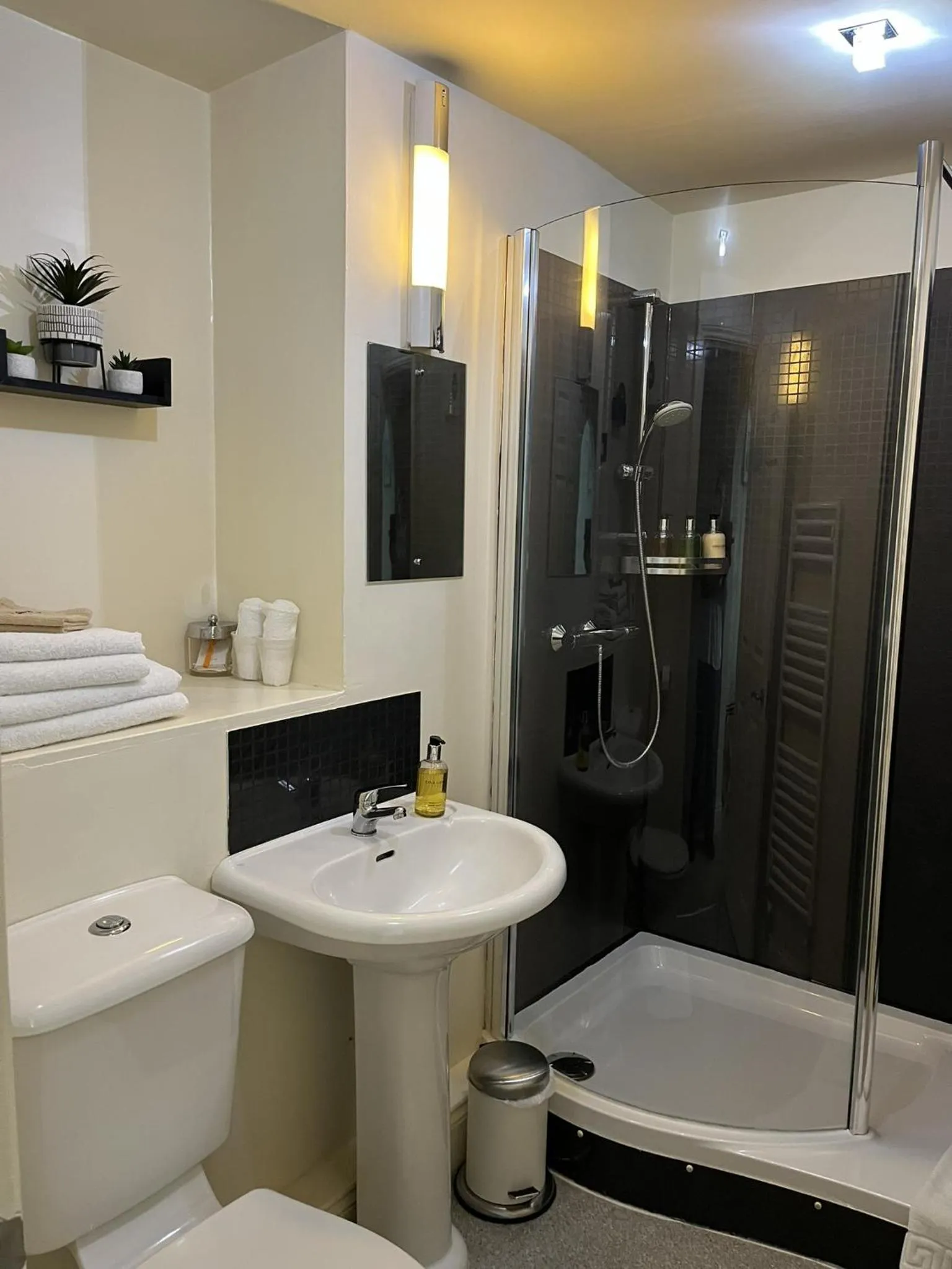 Bathroom in Shaftoe's Bed and Breakfast