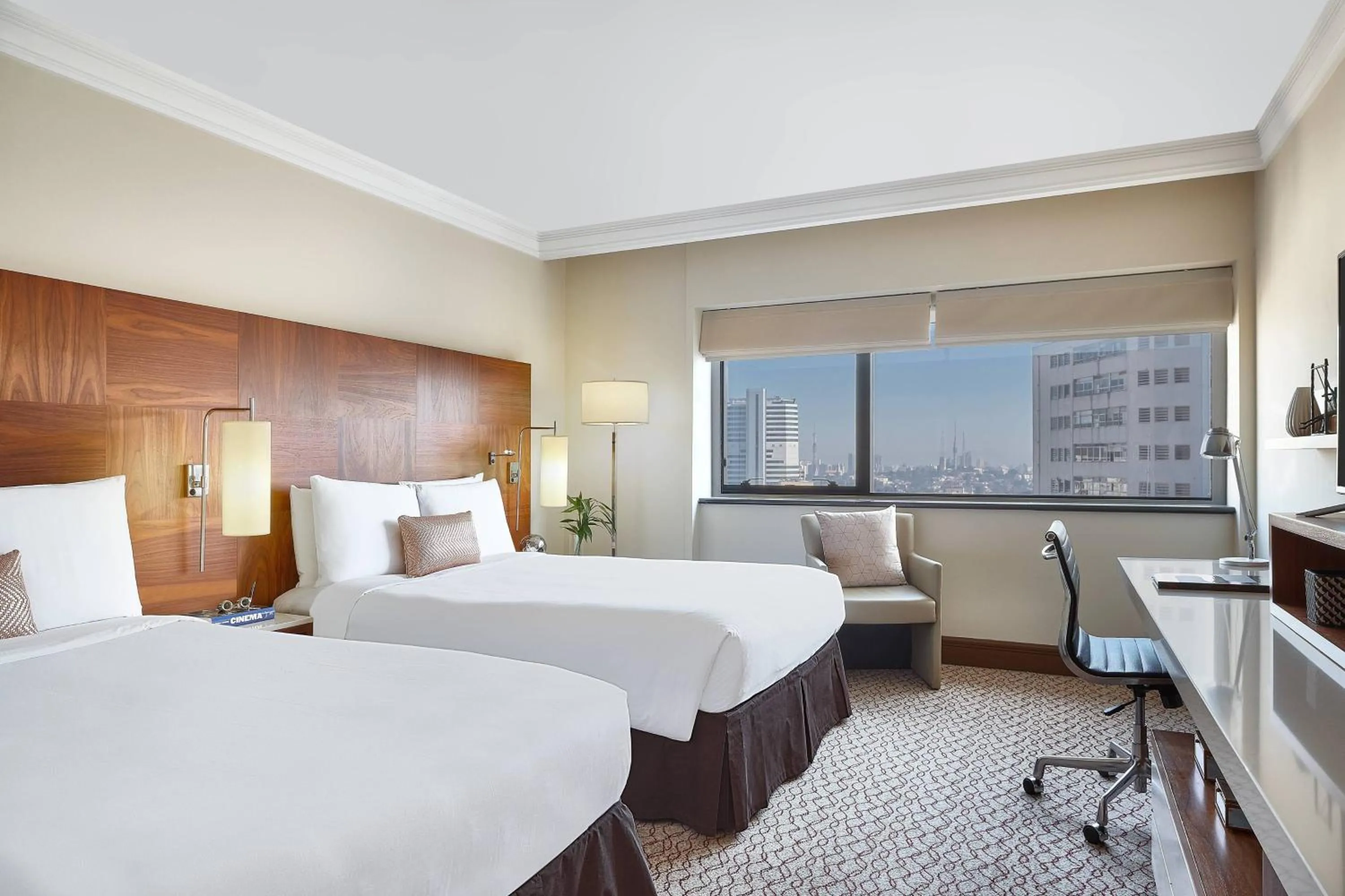 Photo of the whole room, Bed in Renaissance São Paulo Hotel