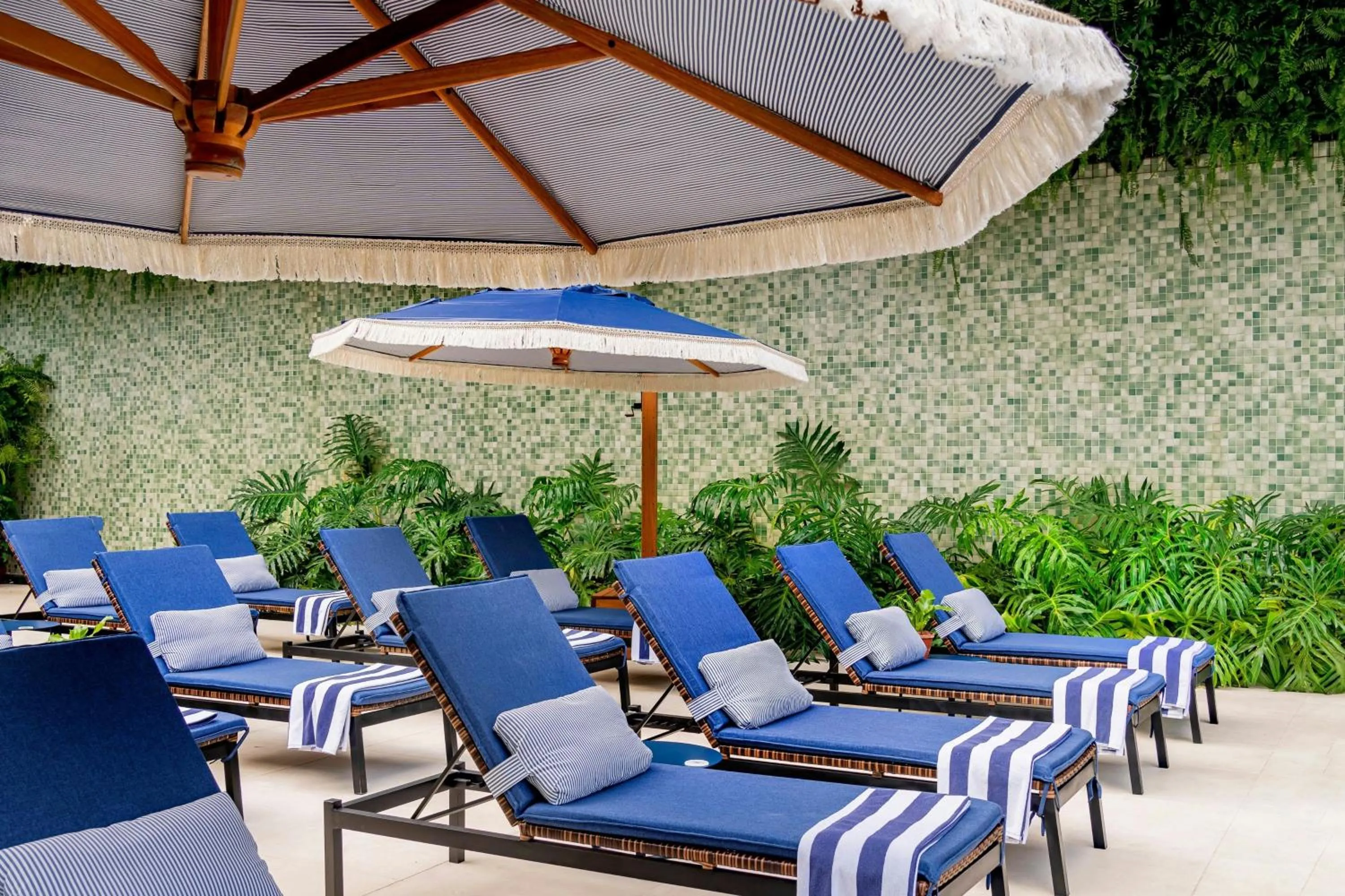 Swimming pool in Renaissance São Paulo Hotel