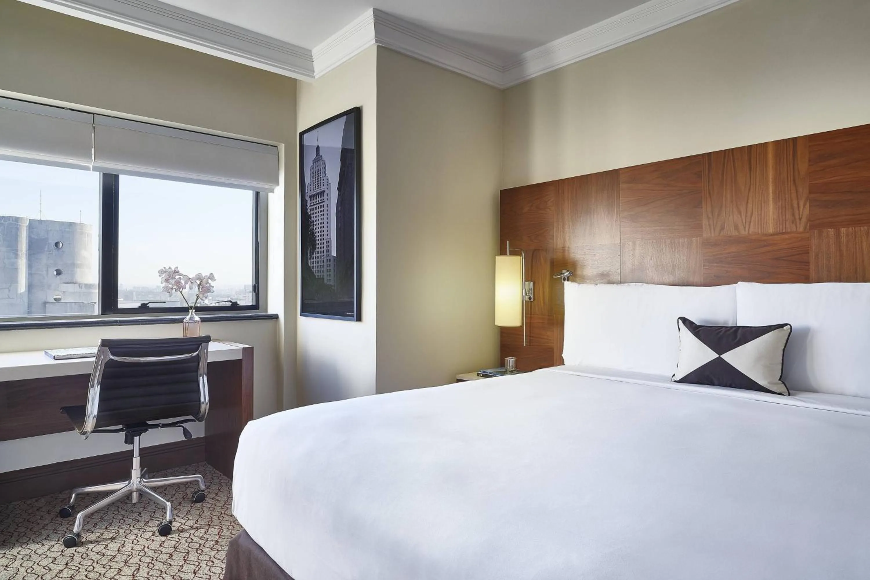 Photo of the whole room, Bed in Renaissance São Paulo Hotel