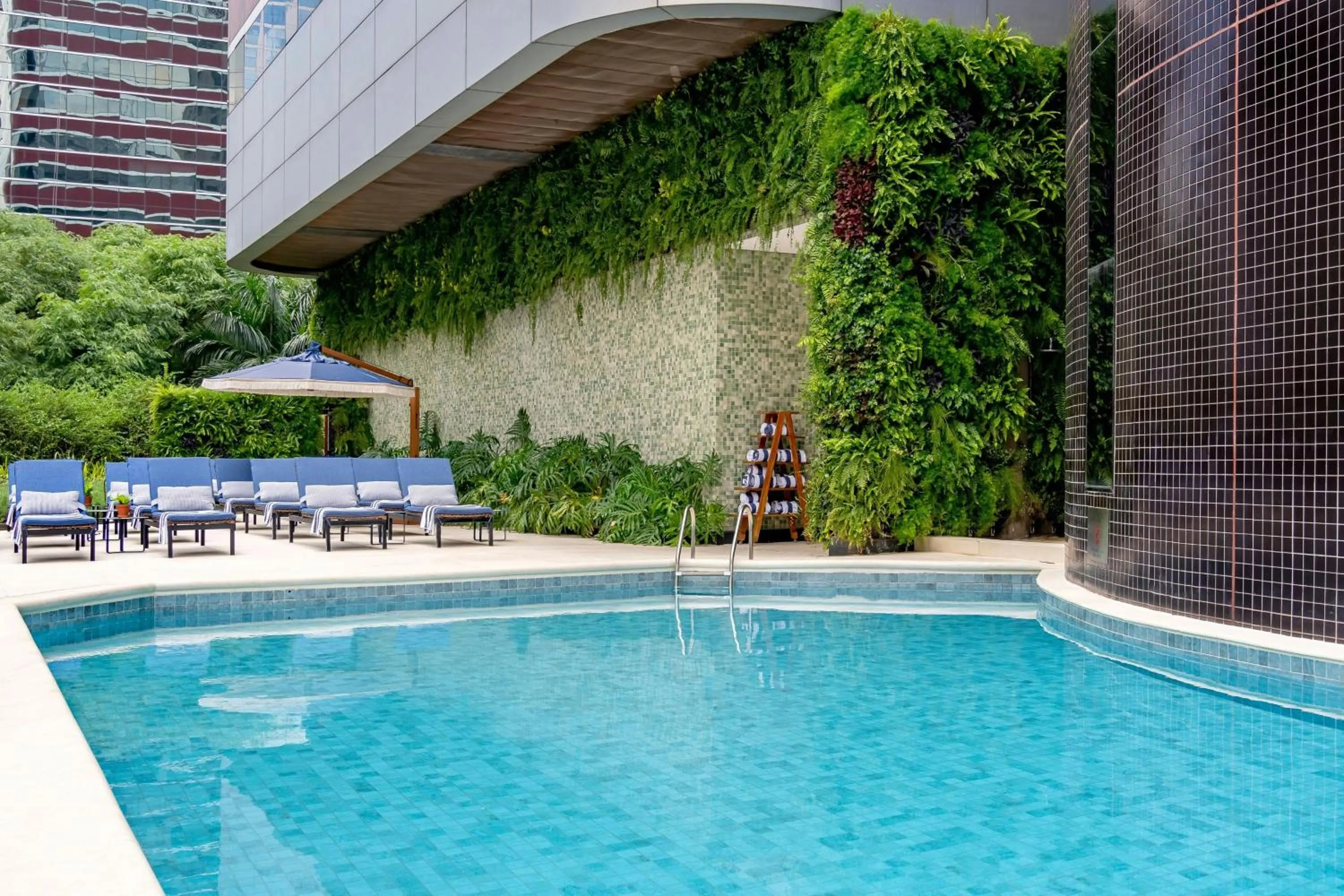 Swimming pool in Renaissance São Paulo Hotel