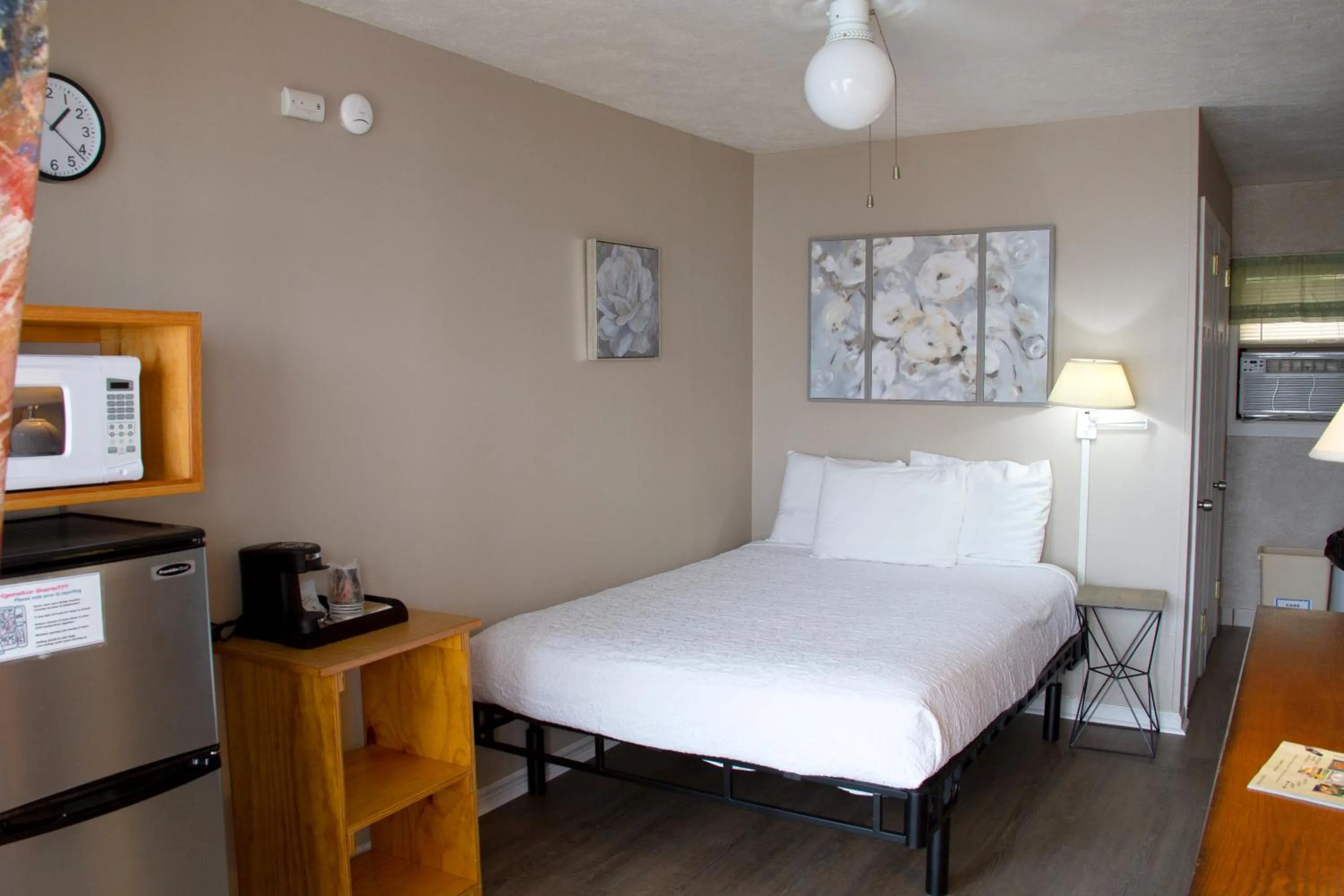 Bed in Florentine Family Motel