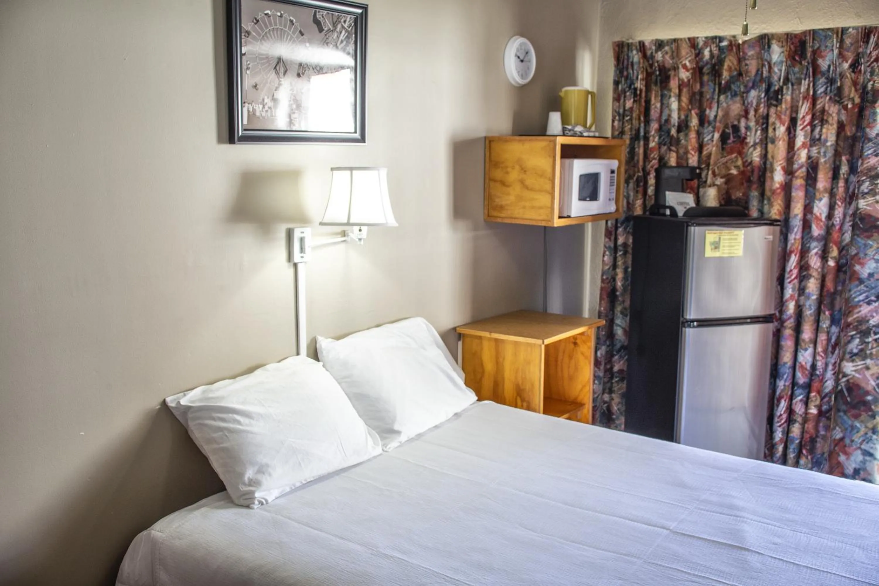 Bed in Florentine Family Motel