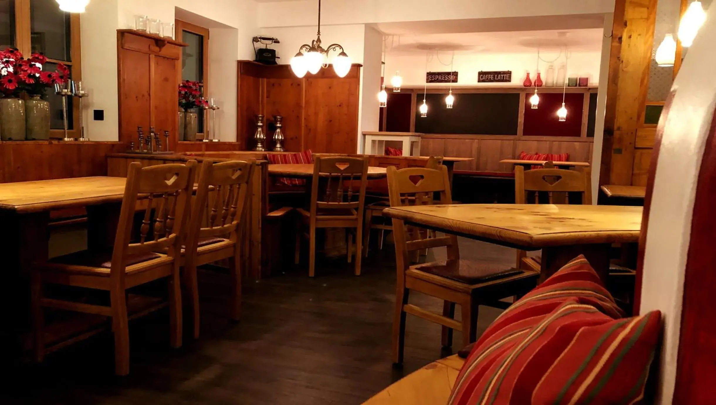 Restaurant/places to eat in Stadthotel Kachelofen Restaurant/places to eat in Stadthotel Kachelofen