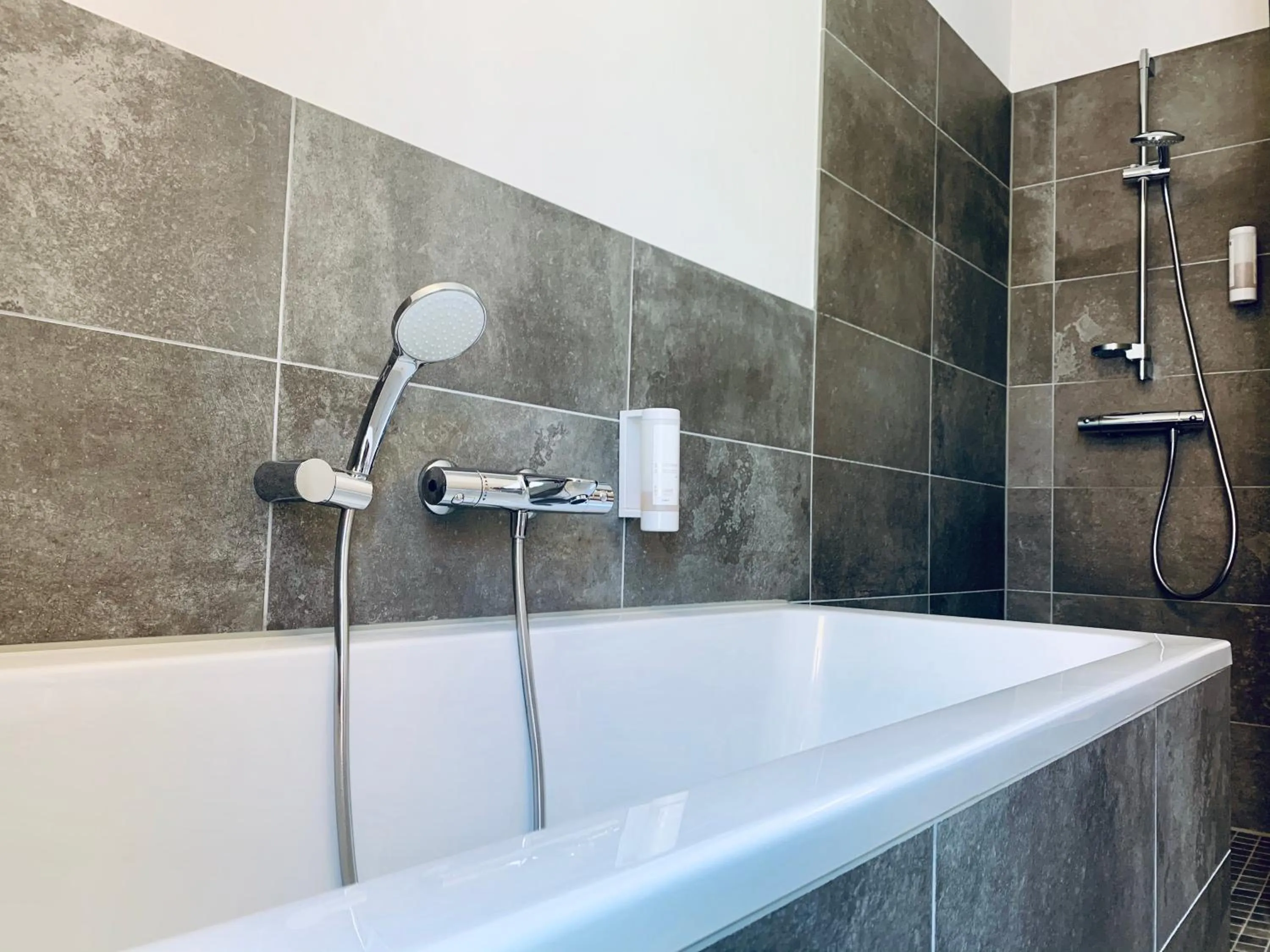 Bathroom in Stadthotel Kachelofen