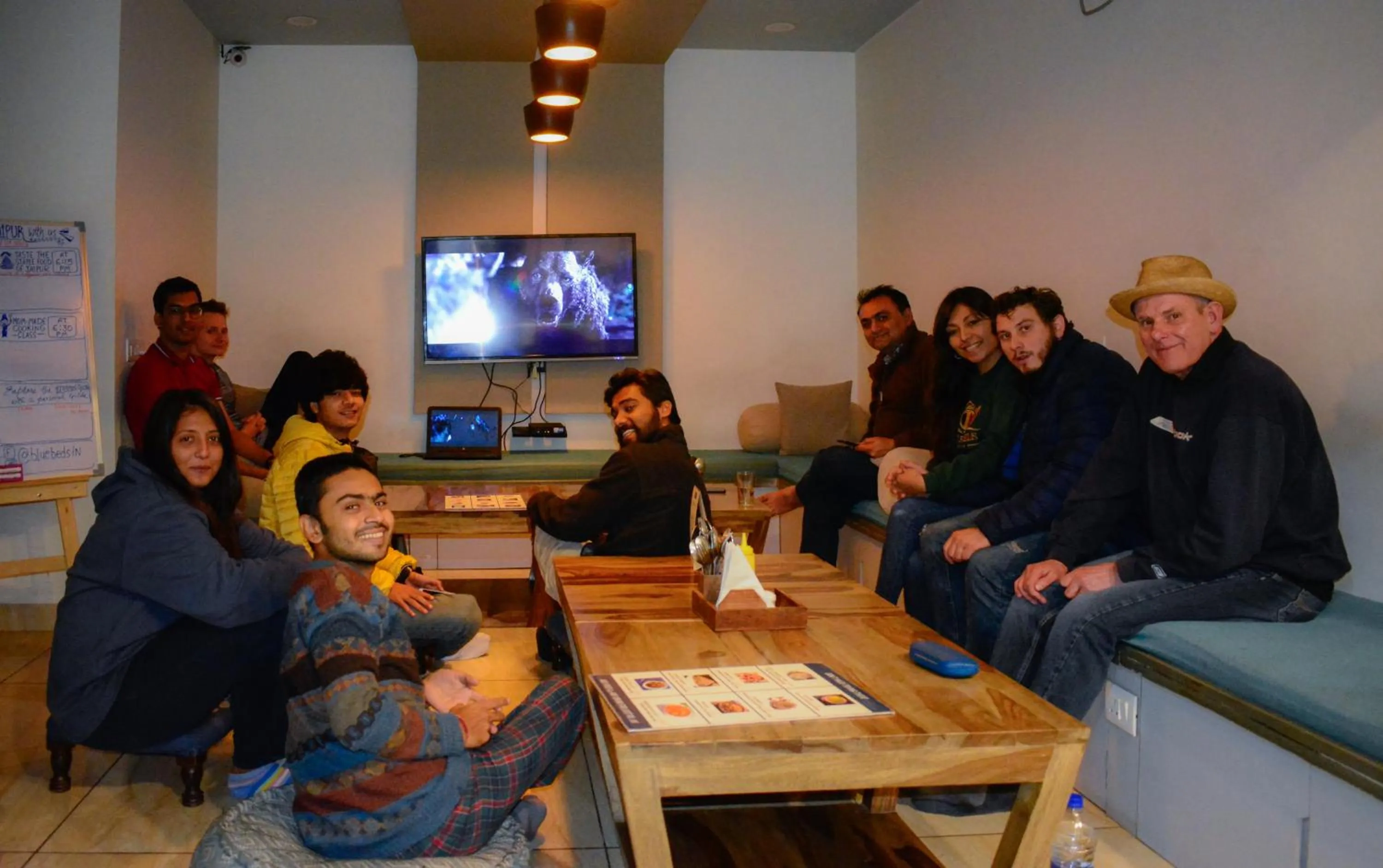 Communal lounge/ TV room in Blue Beds Hostel