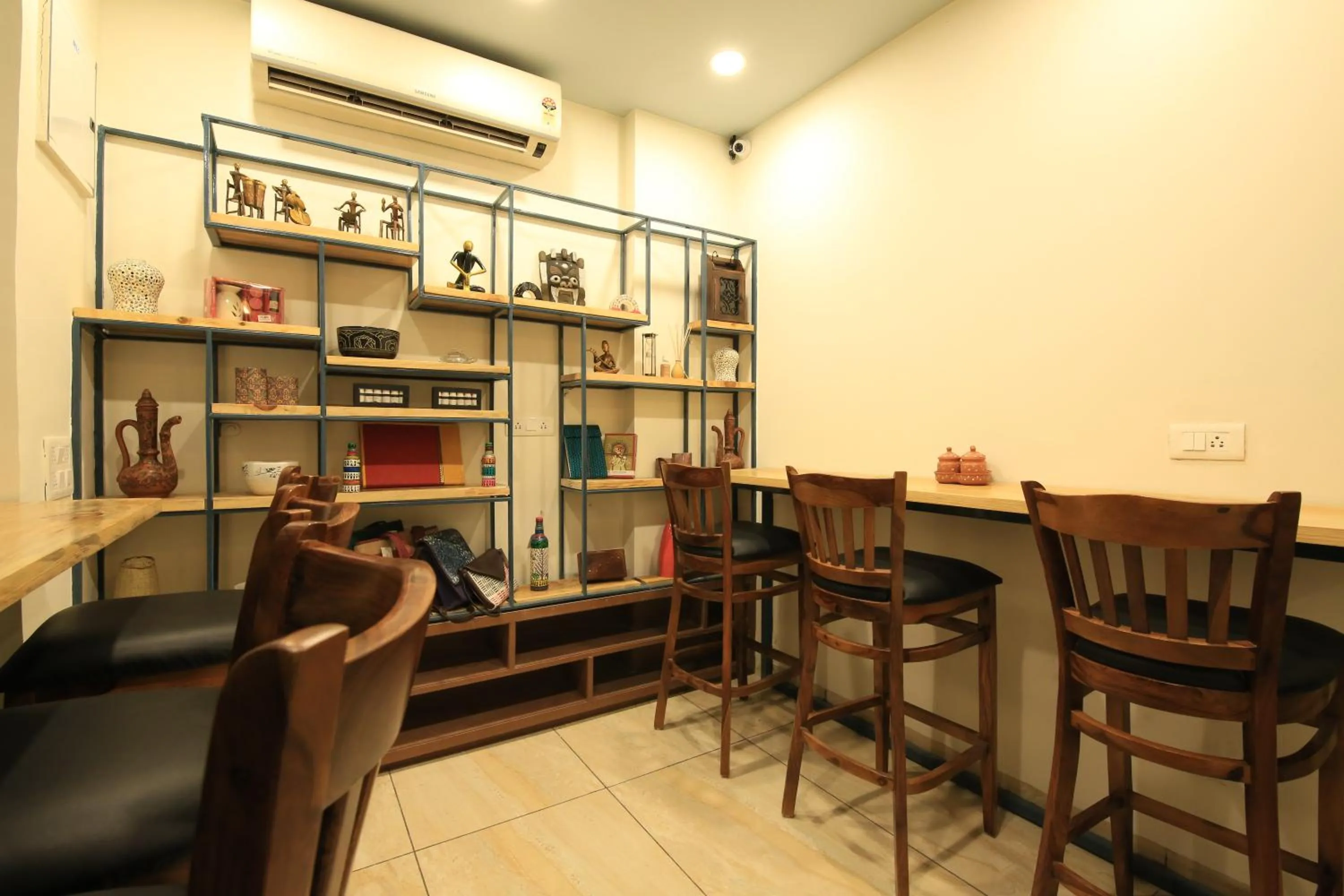 Restaurant/places to eat in Blue Beds Hostel