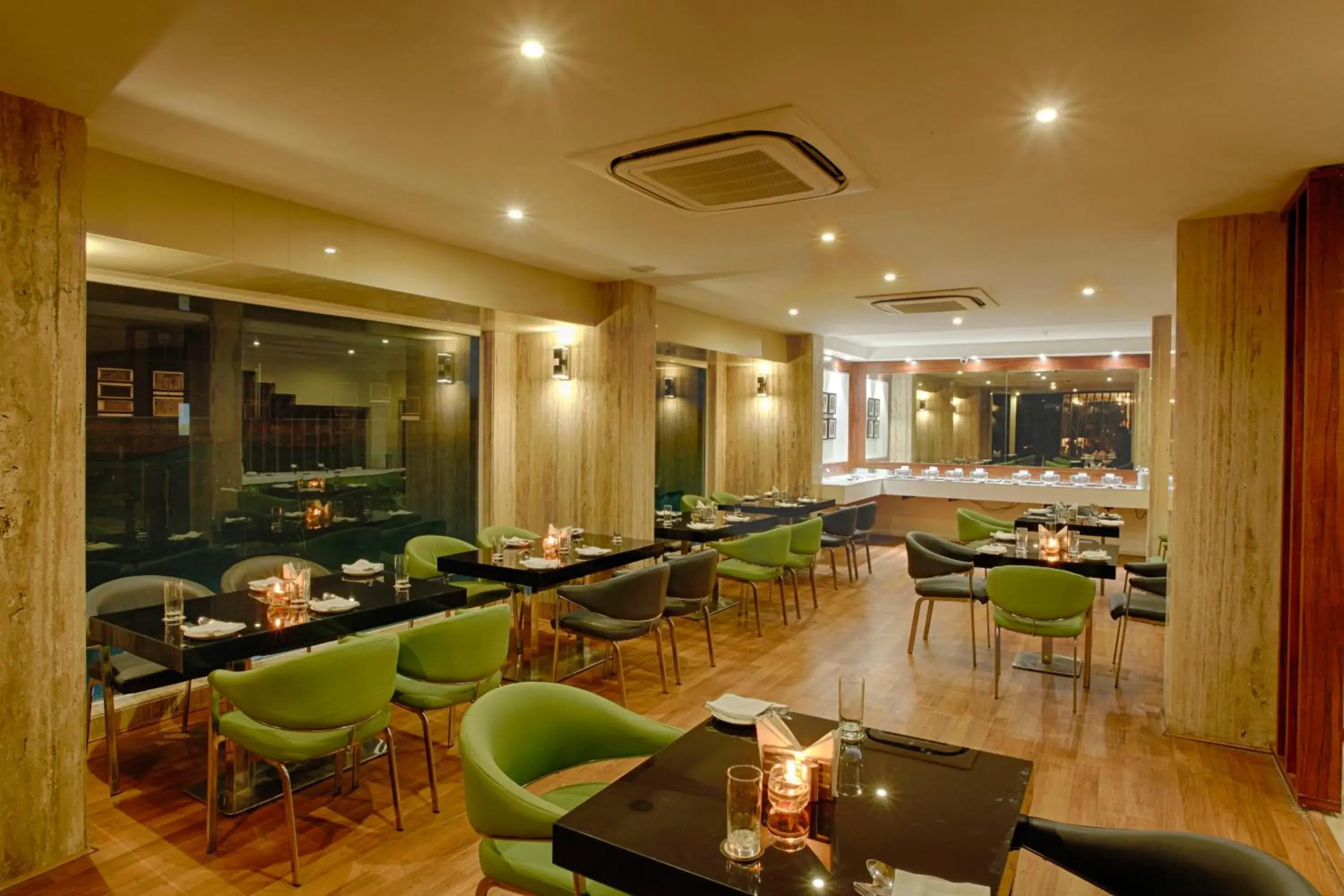 Restaurant/places to eat in Hotel Arif Castles Restaurant/places to eat in Hotel Arif Castles