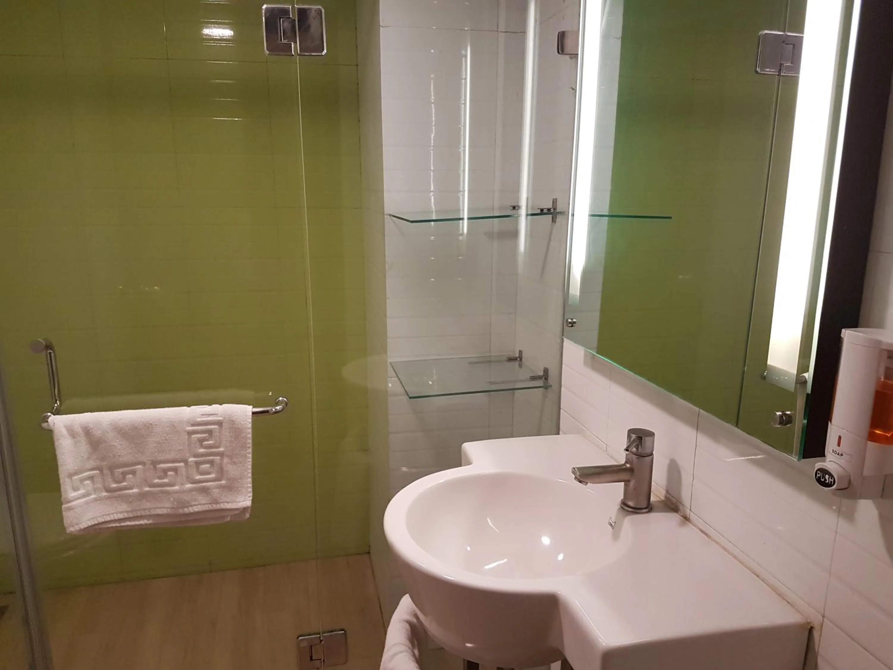 Bathroom in Hotel Arif Castles