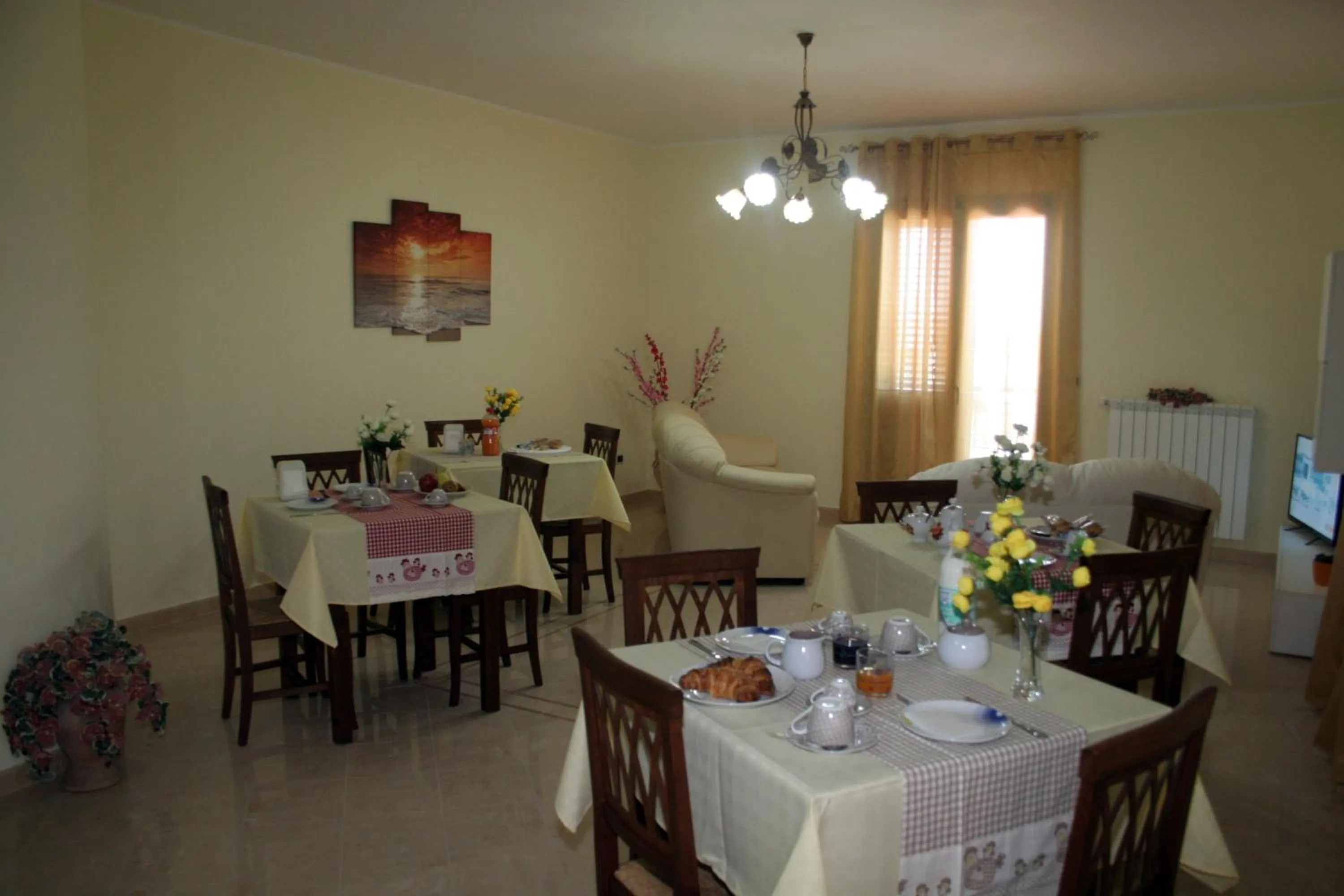 Communal lounge/ TV room in B&B Villa Eleonora Tropea