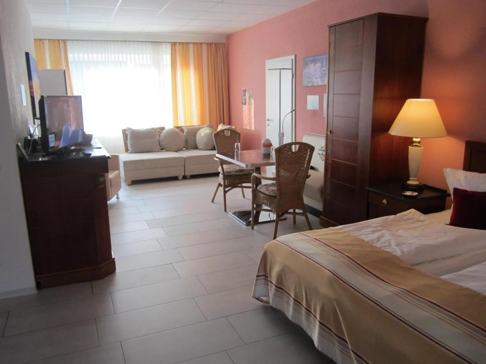 Seating area, Bed in Boardinghouse Wittenberg