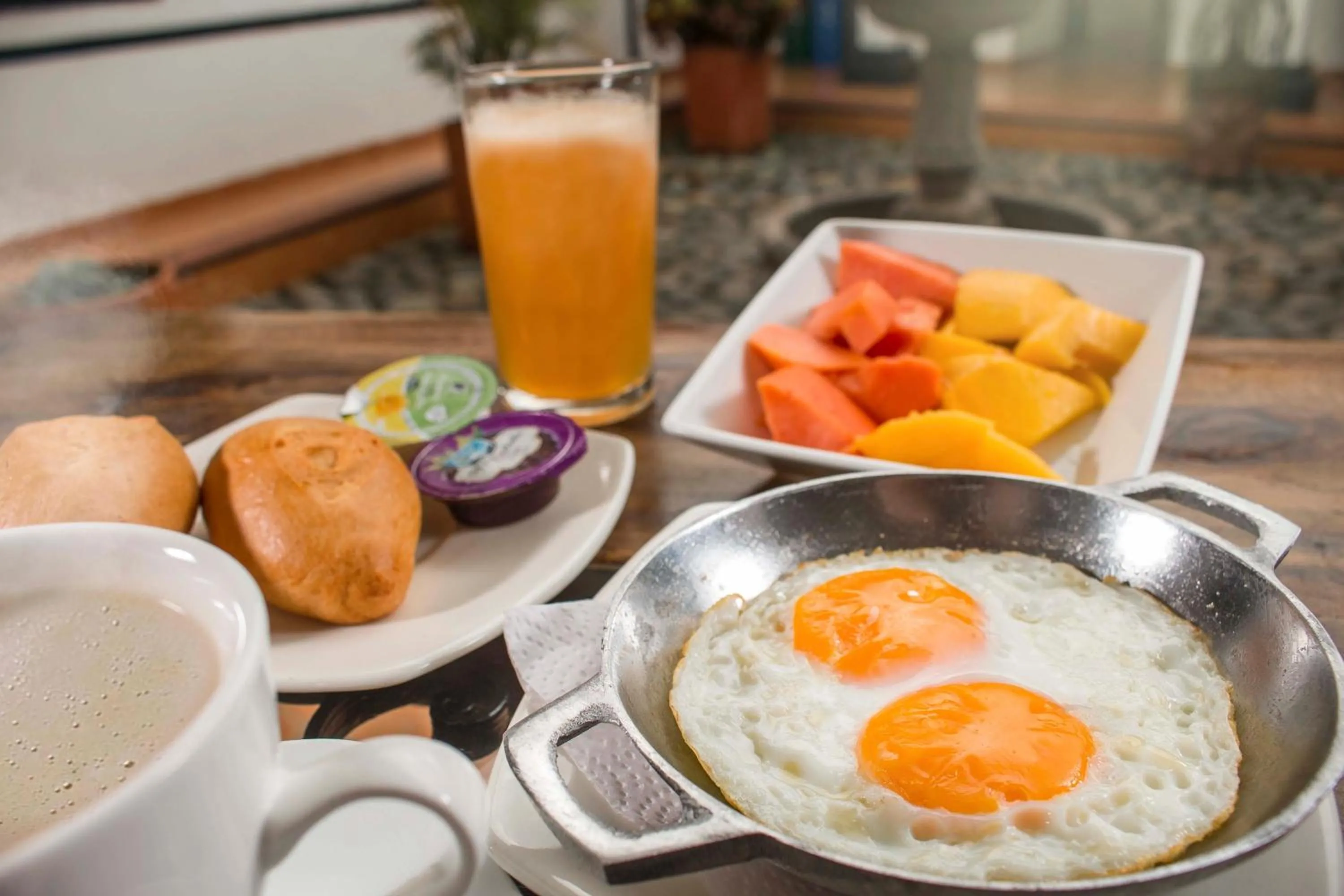 American breakfast in Hotel Los Portales Inn