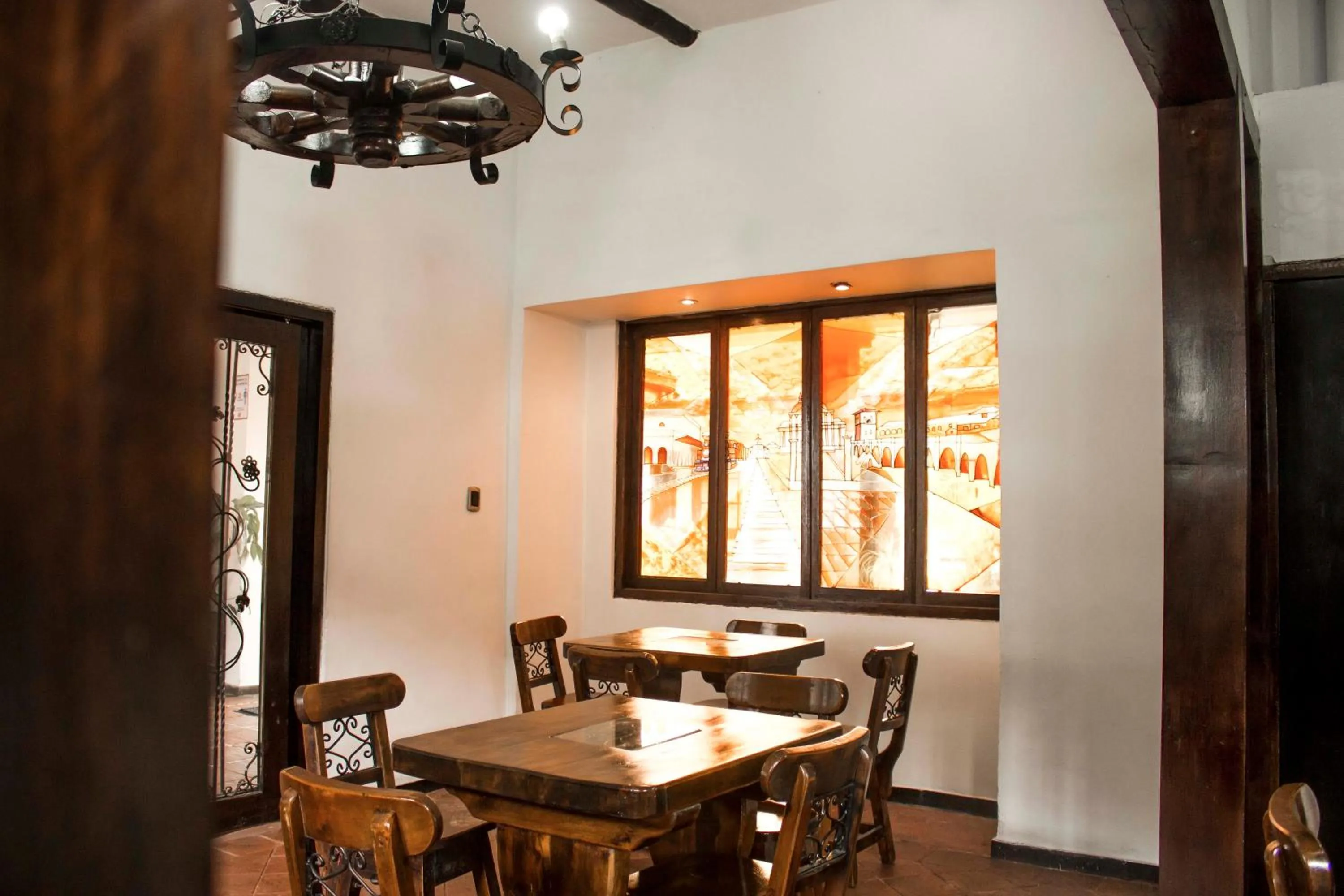 Restaurant/places to eat in Hotel Los Portales Inn