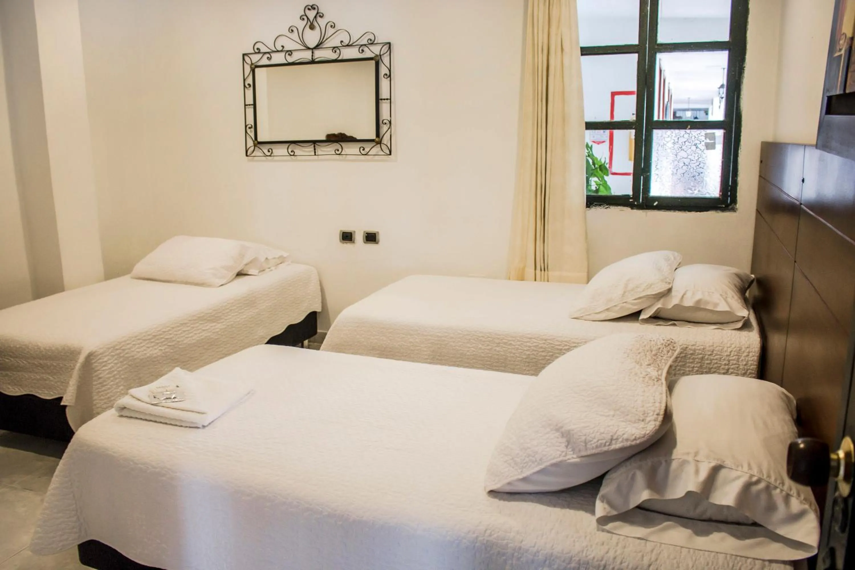 Bedroom, Bed in Hotel Los Portales Inn