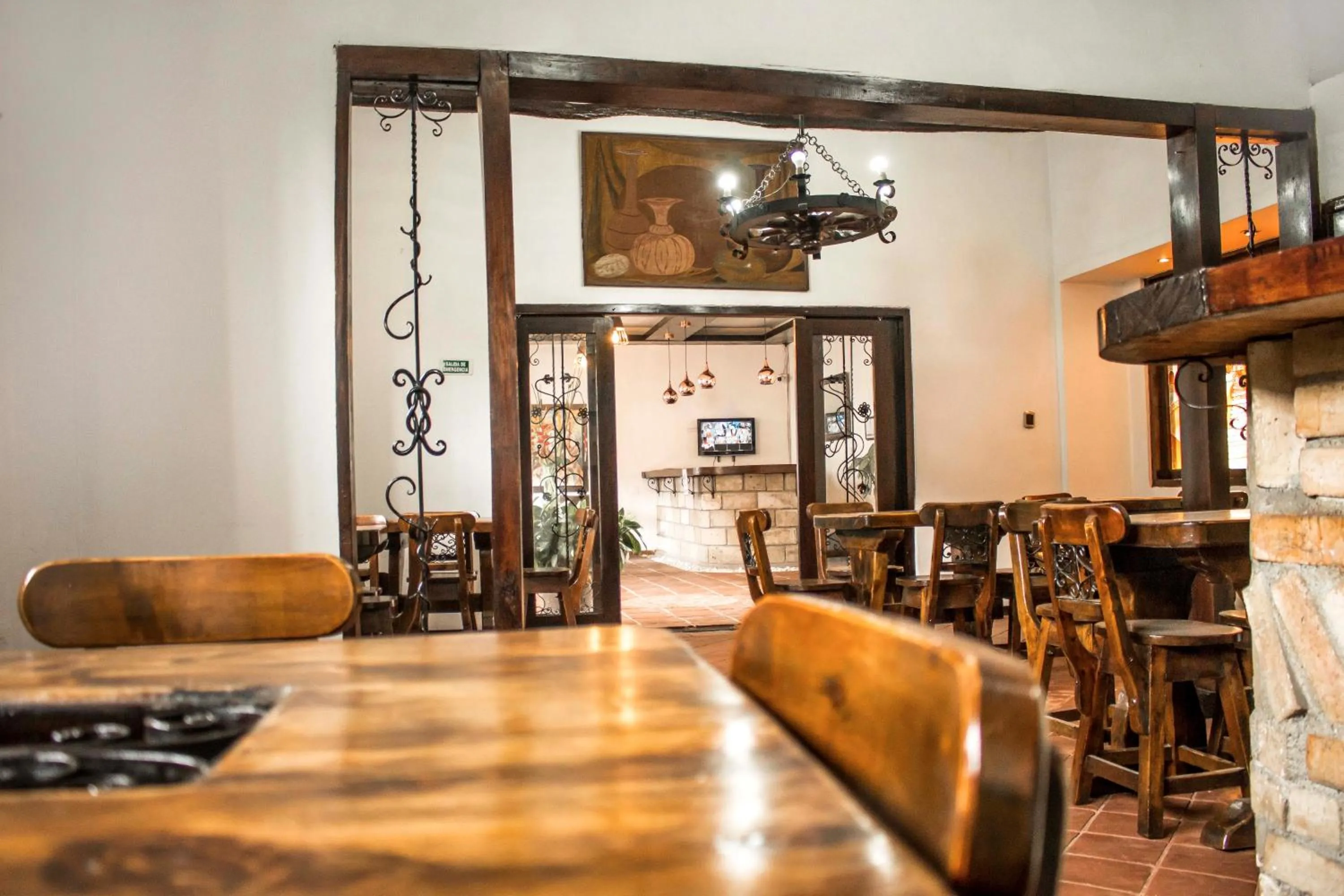 Restaurant/places to eat in Hotel Los Portales Inn