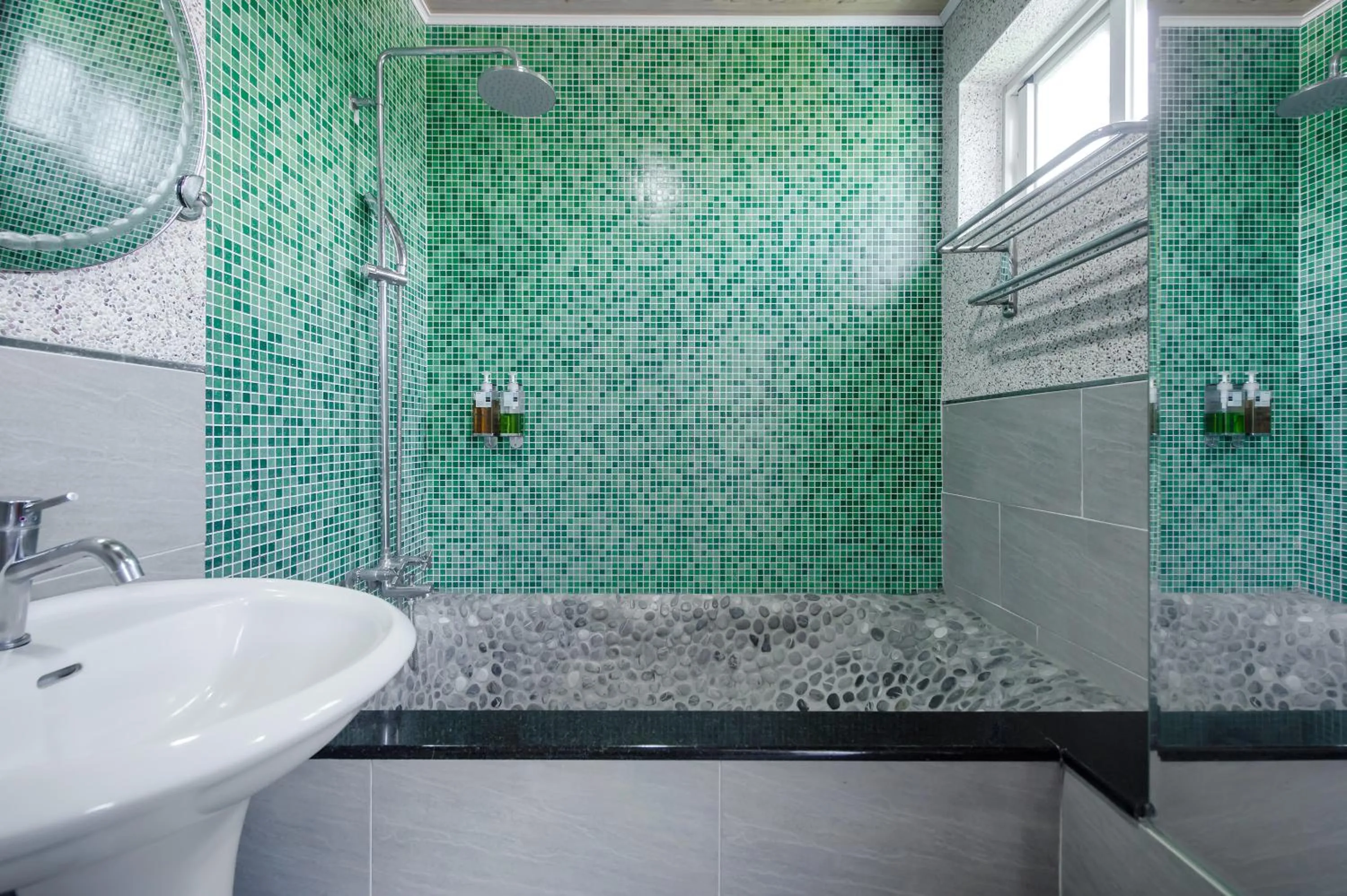 On site in Bishui Shanju Lakeside B&B