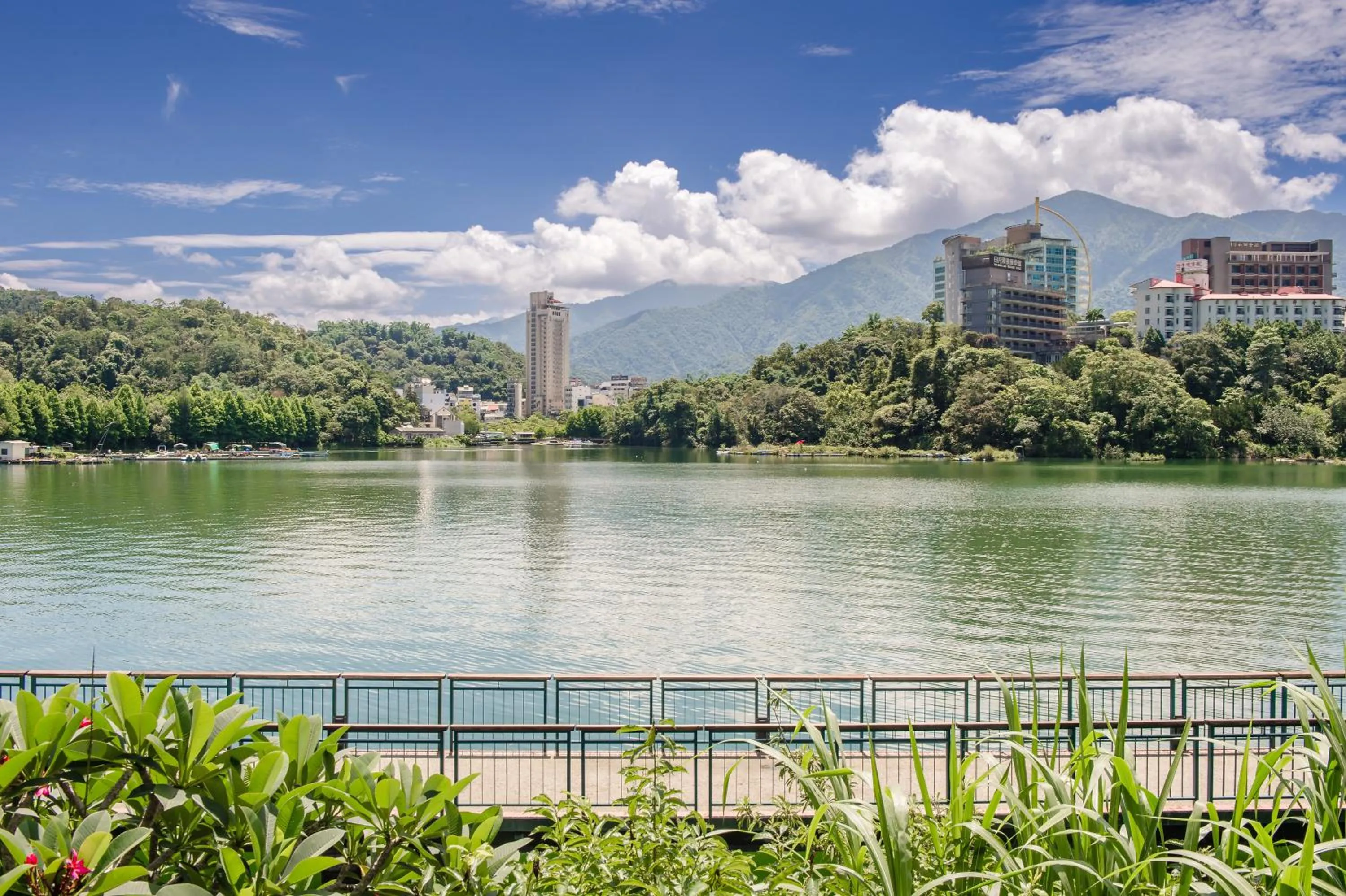 Lake view in Bishui Shanju Lakeside B&B
