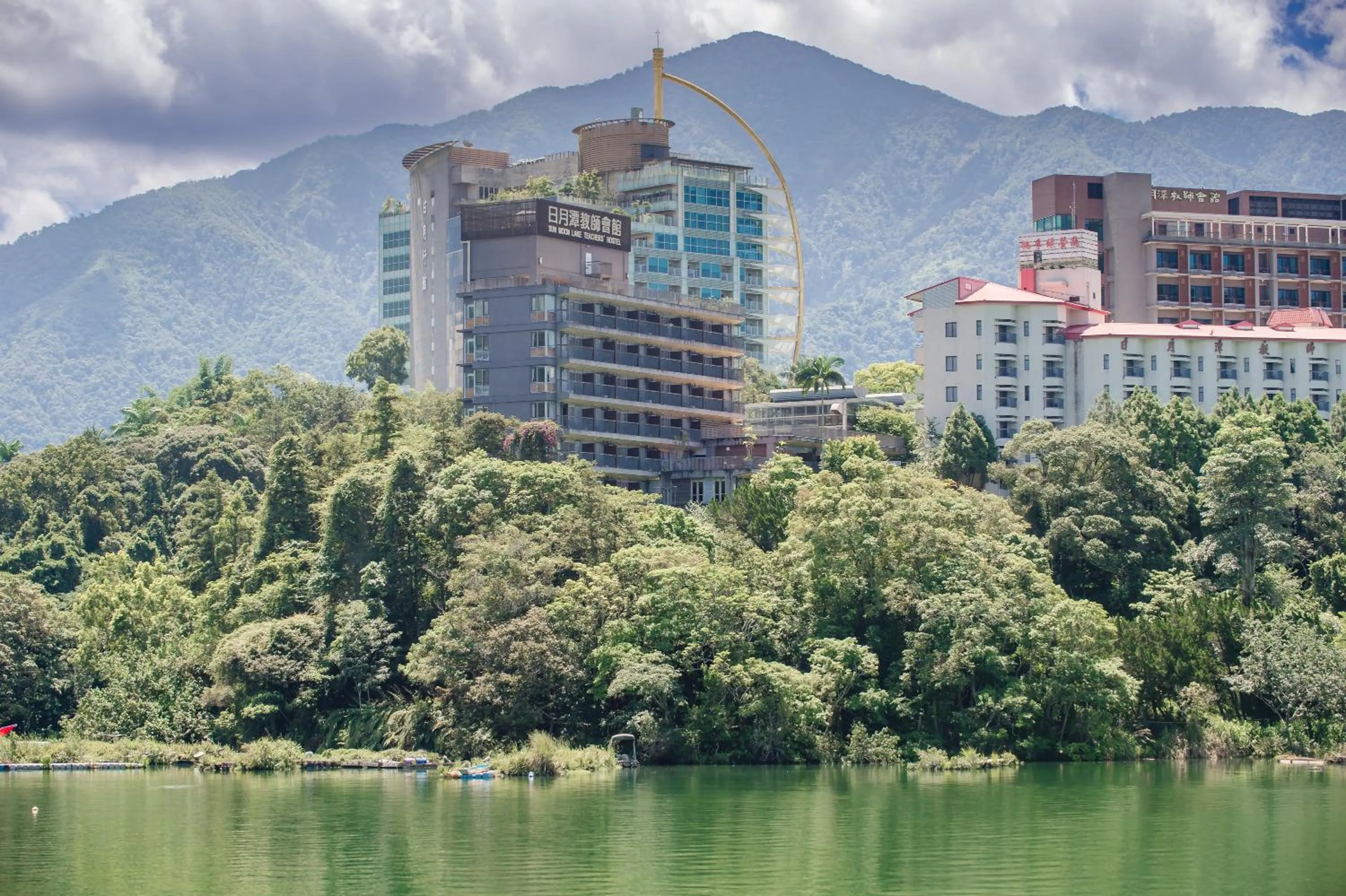 Lake view in Bishui Shanju Lakeside B&B
