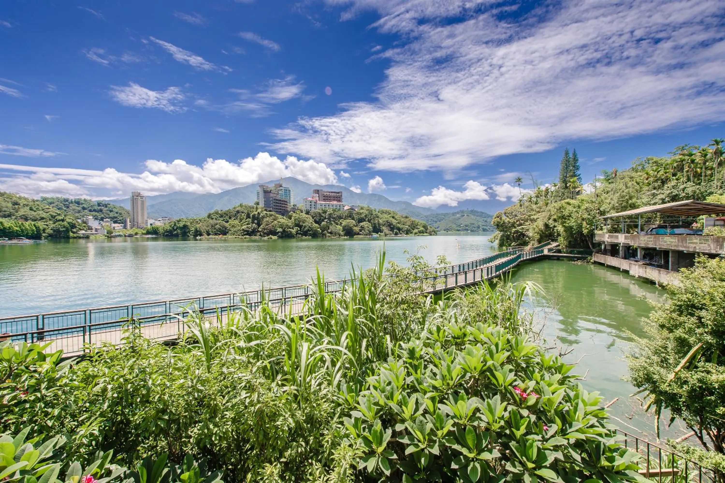 Lake view in Bishui Shanju Lakeside B&B