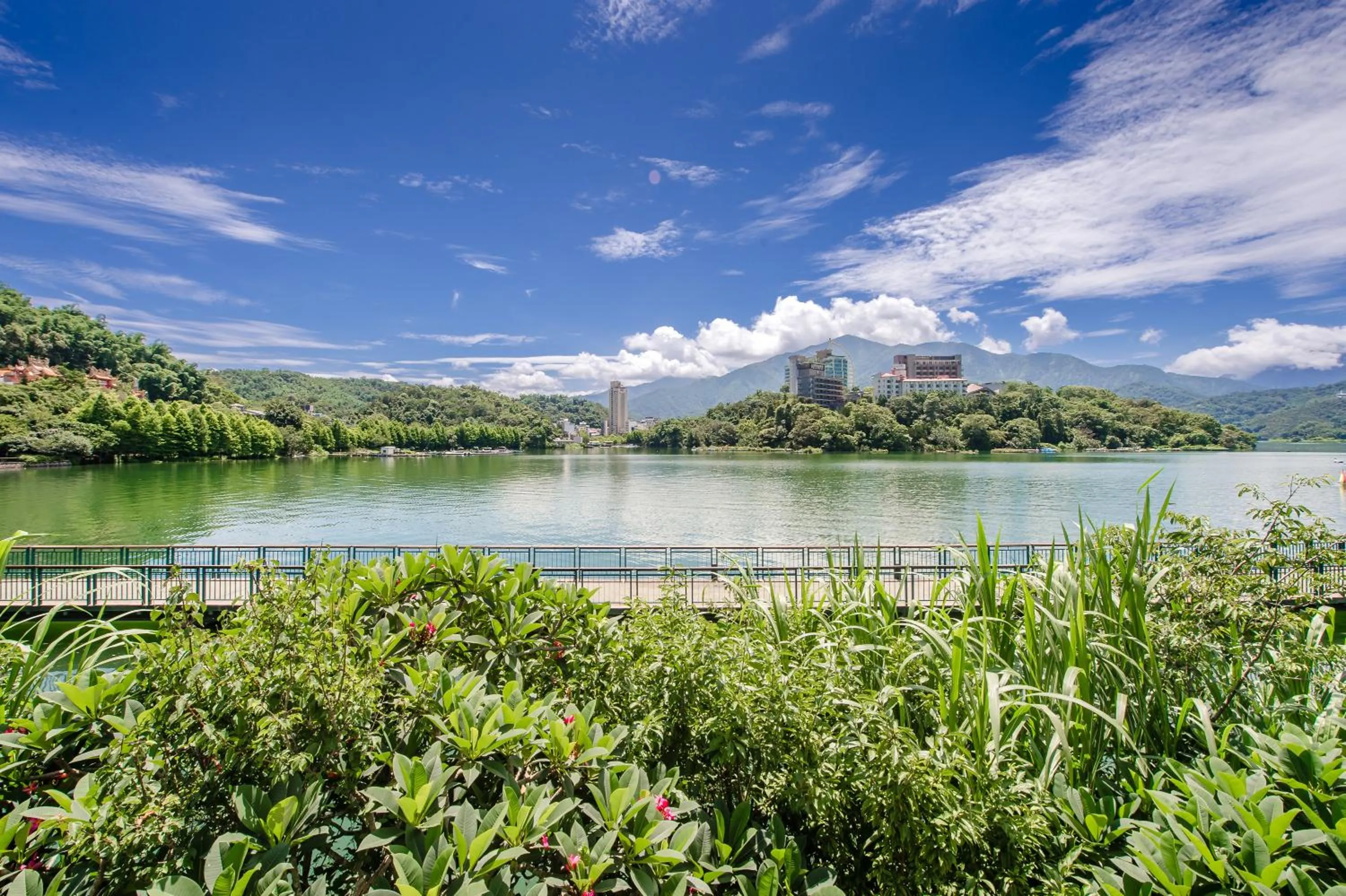 Lake view in Bishui Shanju Lakeside B&B