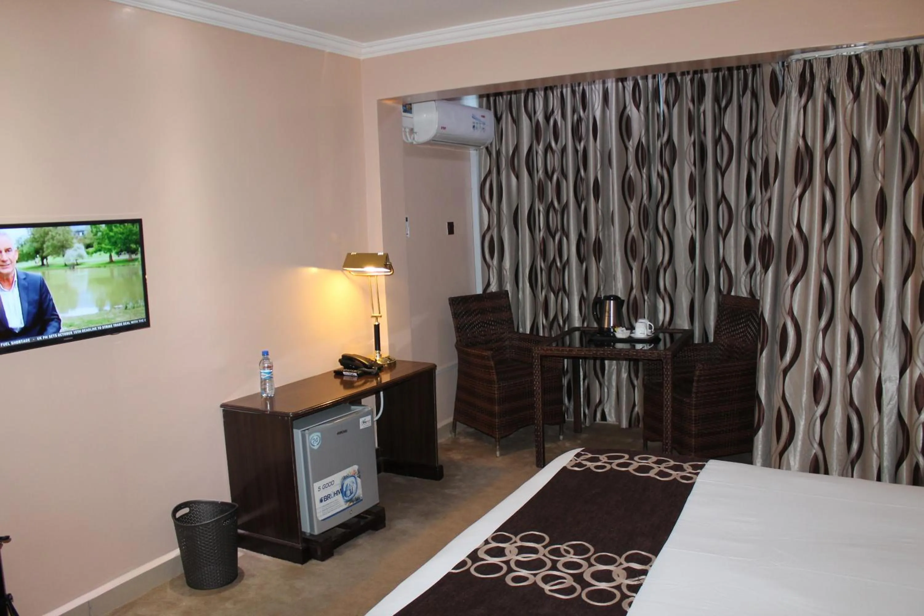 TV and multimedia, Bed in Airport Landing Hotel