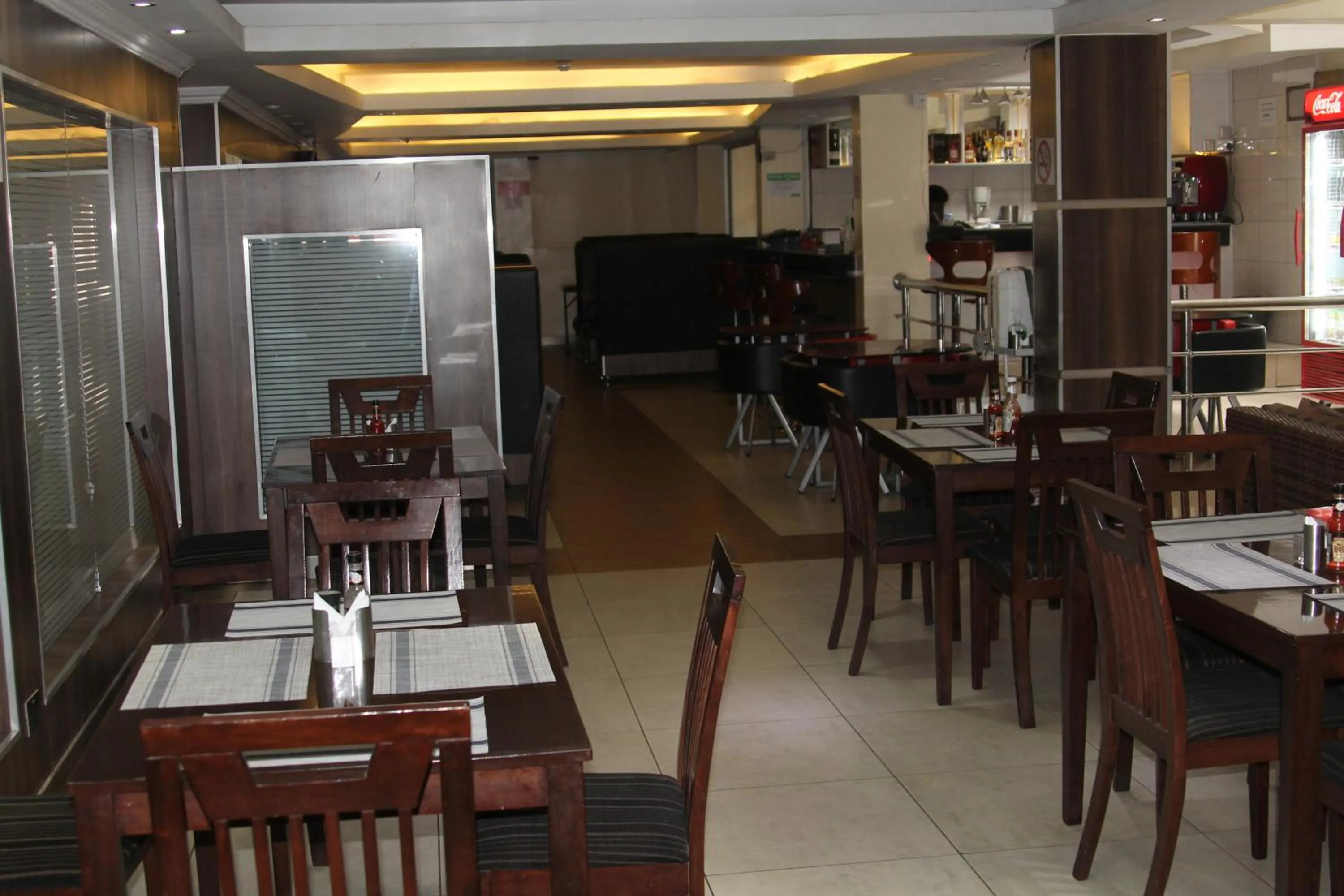 Restaurant/places to eat in Airport Landing Hotel