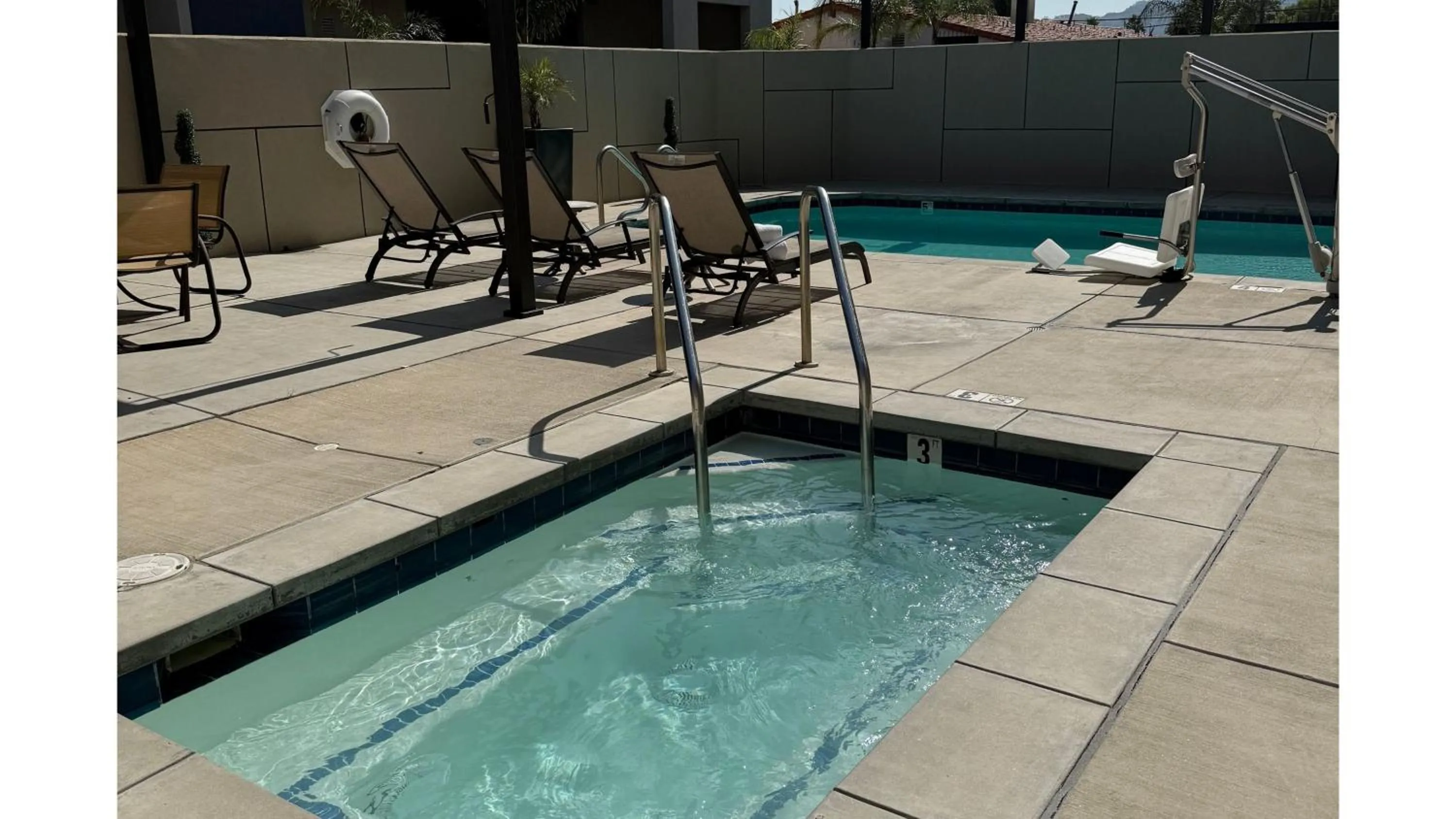 Swimming pool in Holiday Inn Express & Suites Chatsworth by IHG