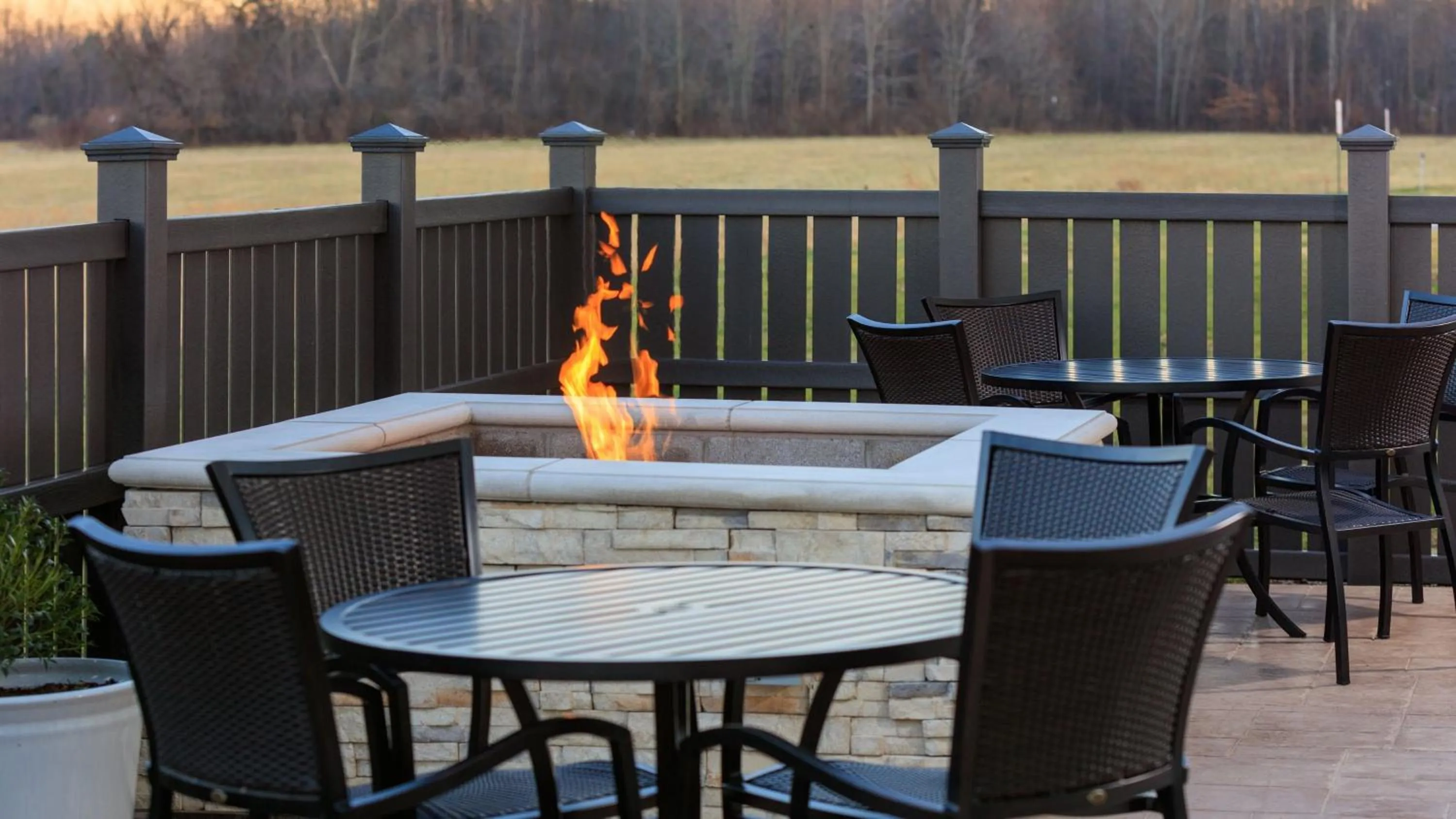 Restaurant/places to eat in Holiday Inn Express & Suites Chatsworth by IHG