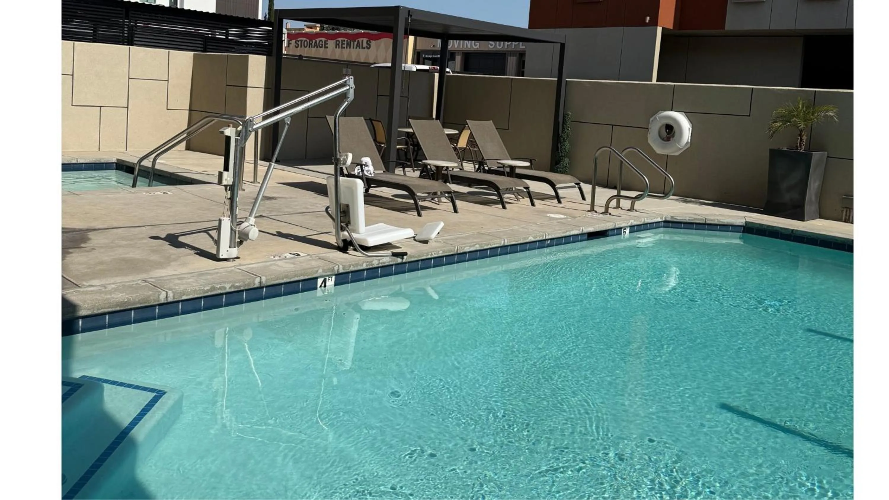 Swimming pool in Holiday Inn Express & Suites Chatsworth by IHG