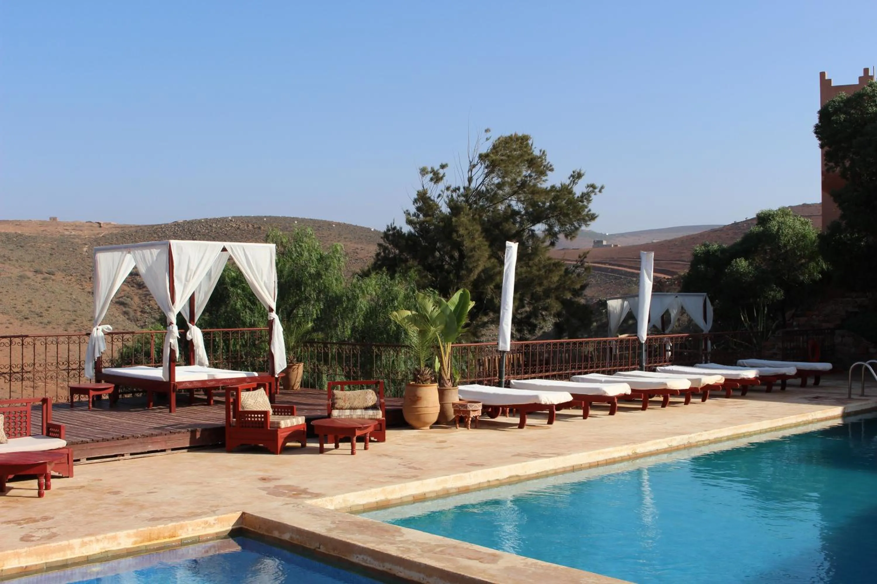 Swimming pool in Hotel De Charme Les 3 Chameaux 4 étoiles