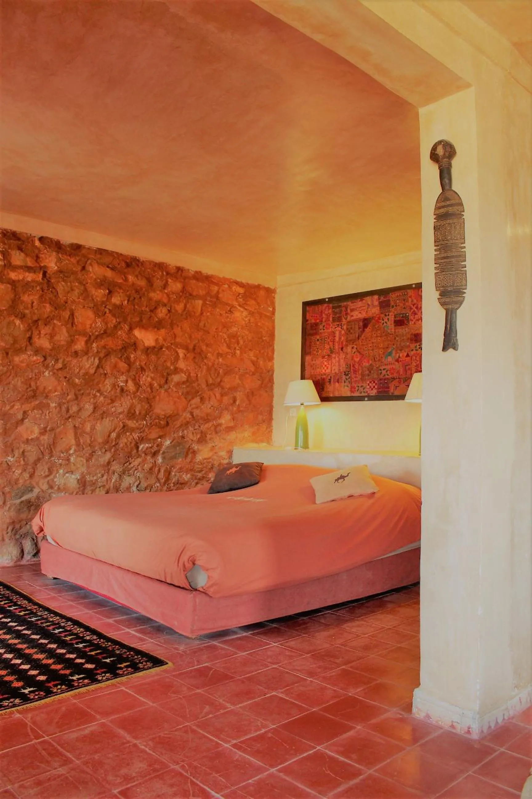 Bed in Hotel De Charme Les 3 Chameaux 4 étoiles