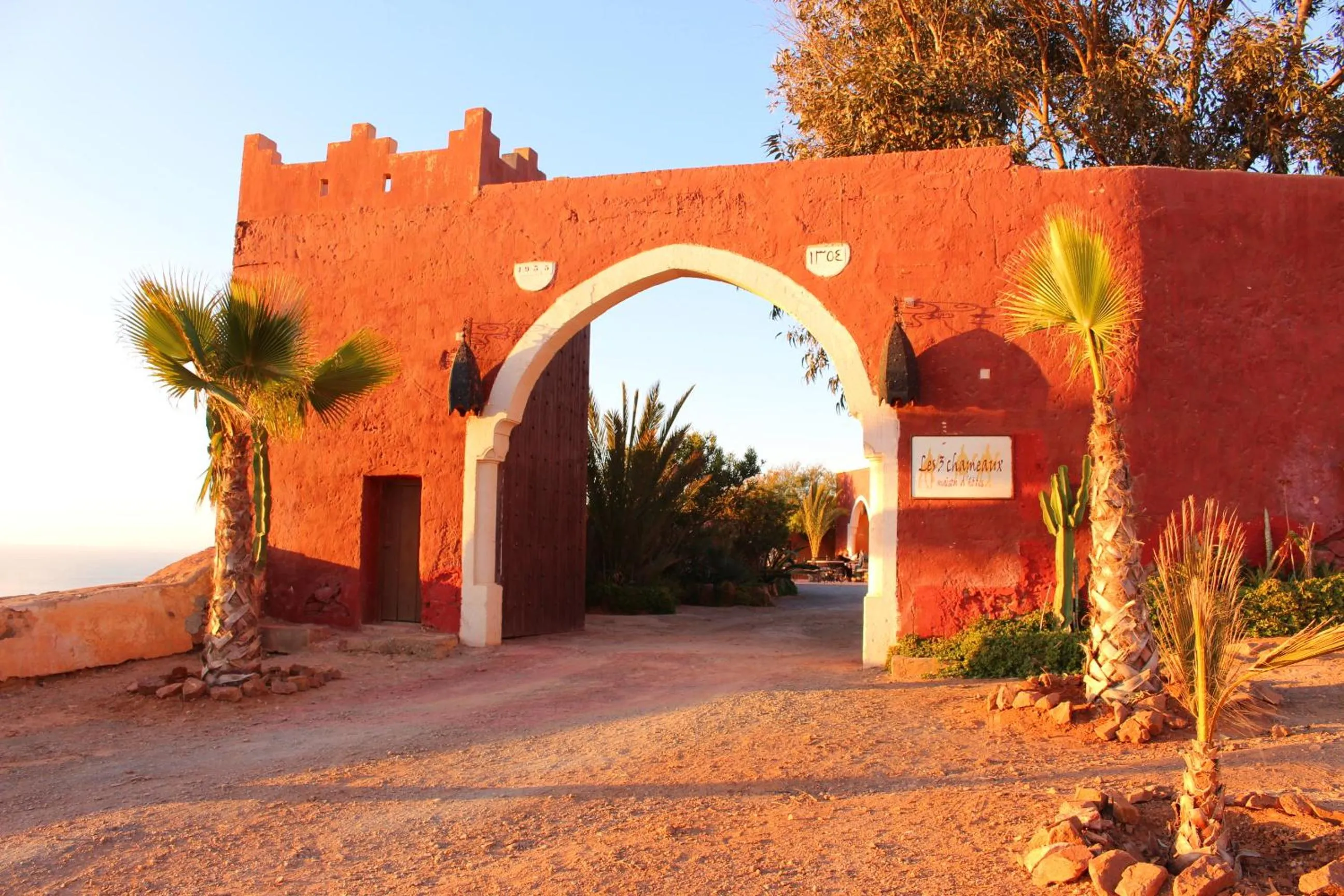 Facade/entrance in Hotel De Charme Les 3 Chameaux 4 étoiles