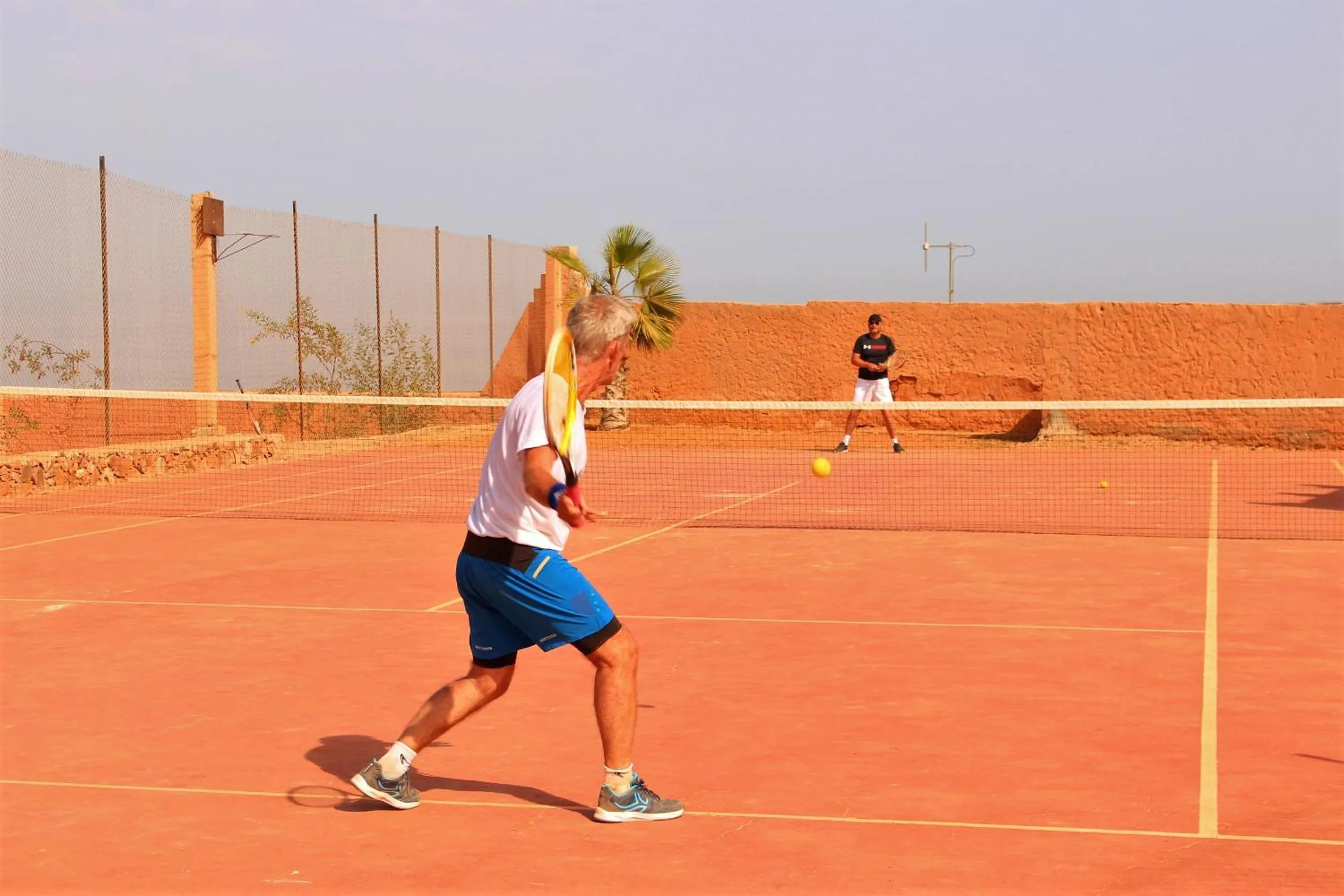 Tennis court in Hotel De Charme Les 3 Chameaux 4 étoiles