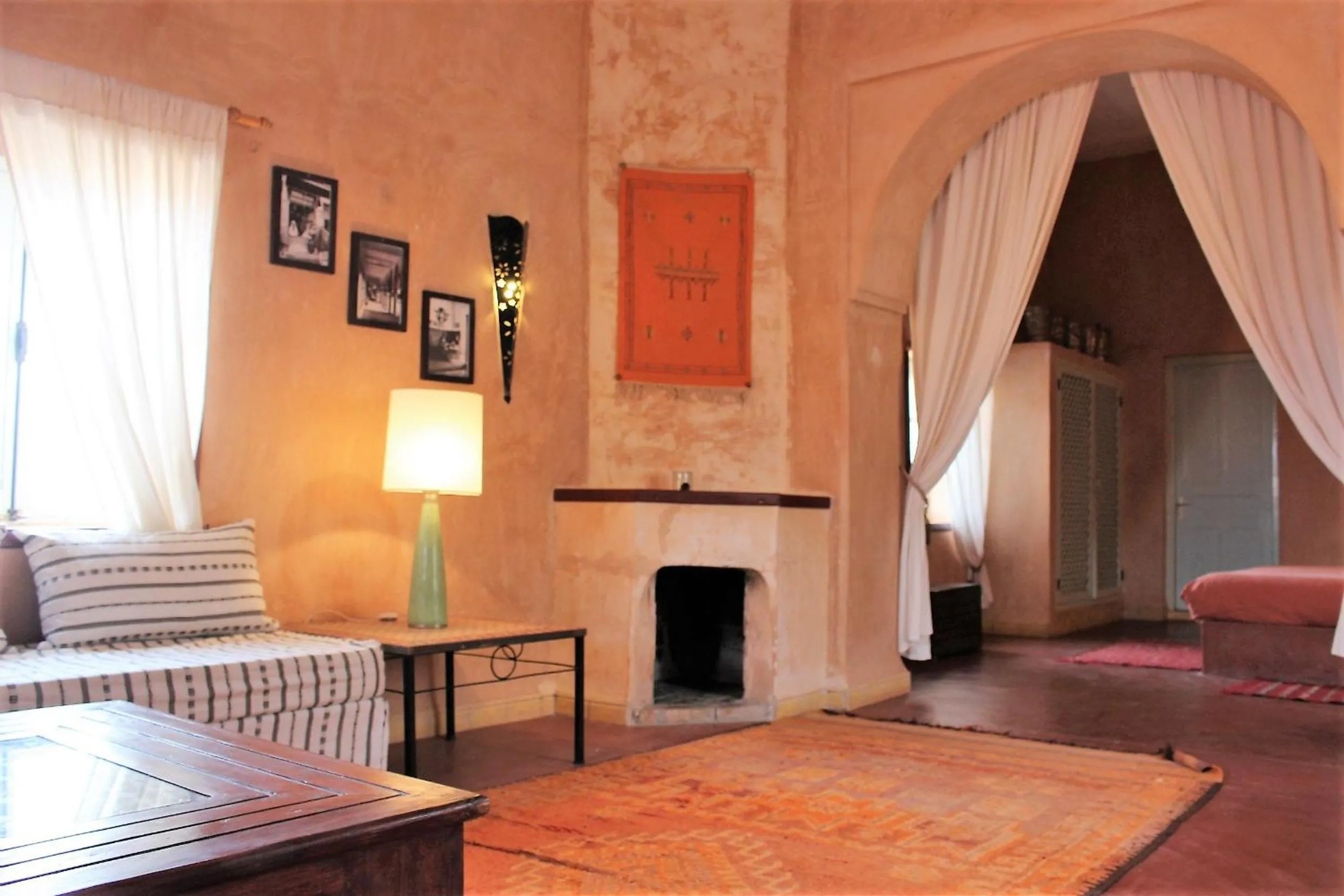 Living room in Hotel De Charme Les 3 Chameaux 4 étoiles