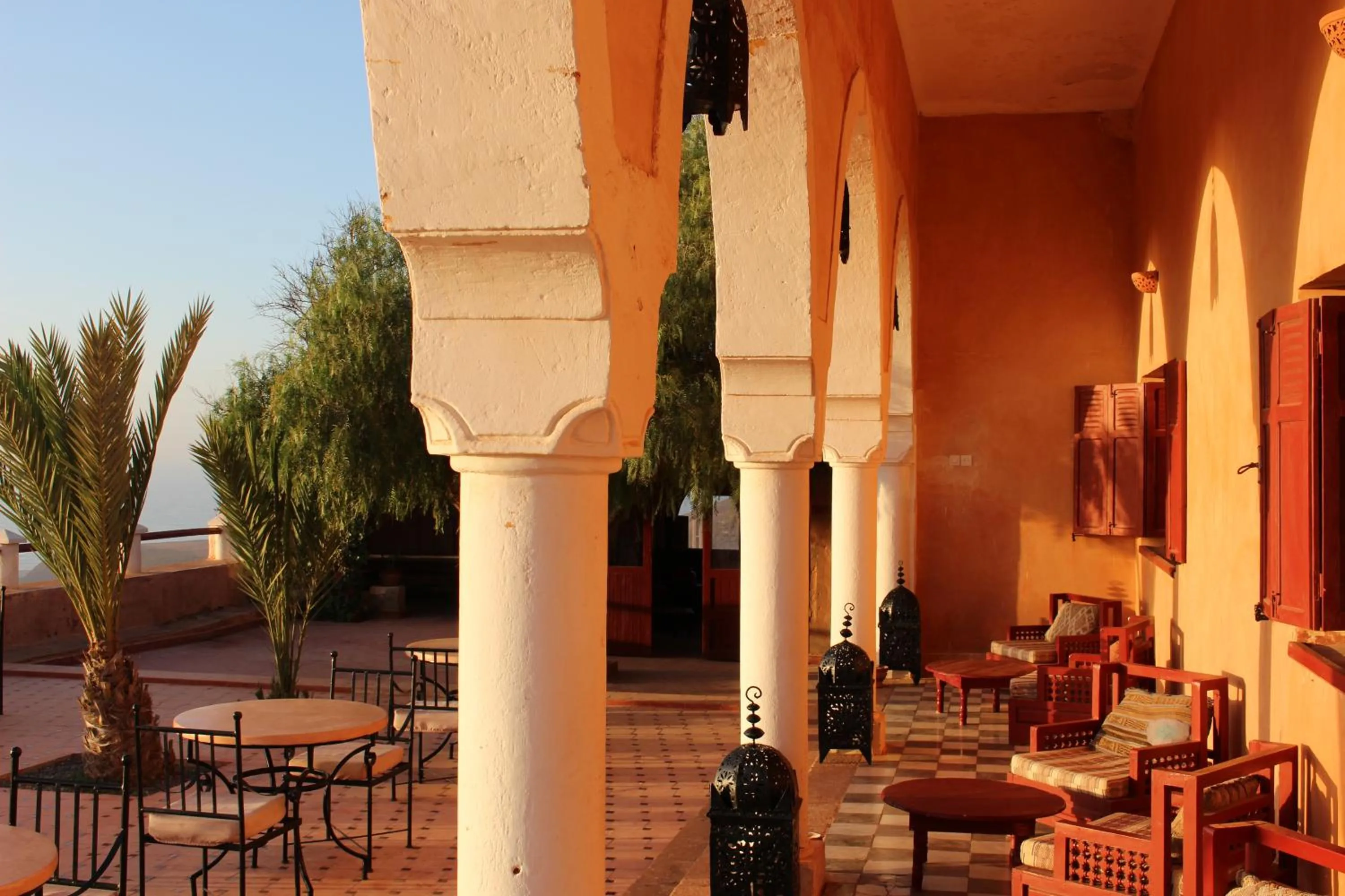 Patio in Hotel De Charme Les 3 Chameaux 4 étoiles