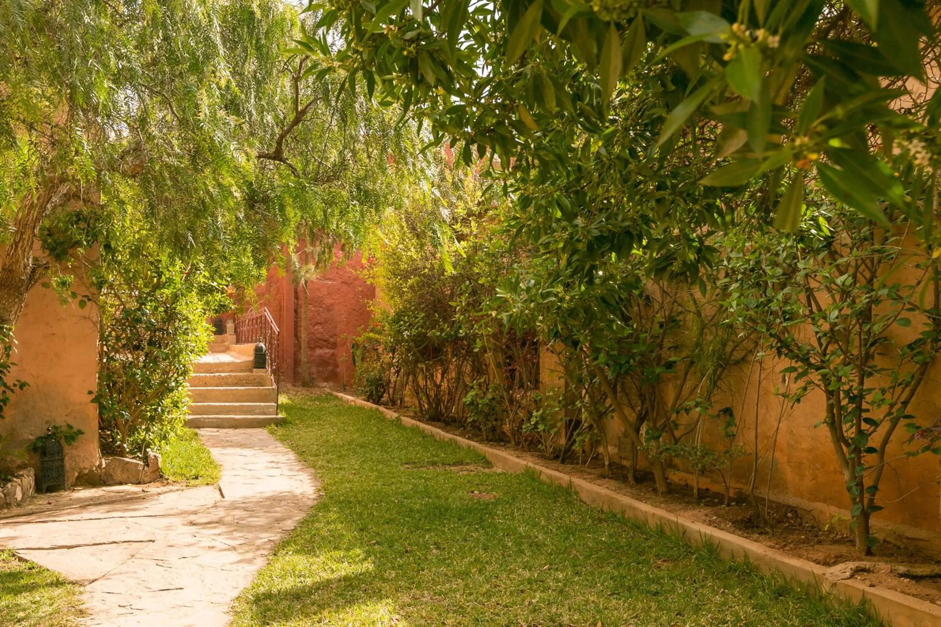 Garden in Hotel De Charme Les 3 Chameaux 4 étoiles