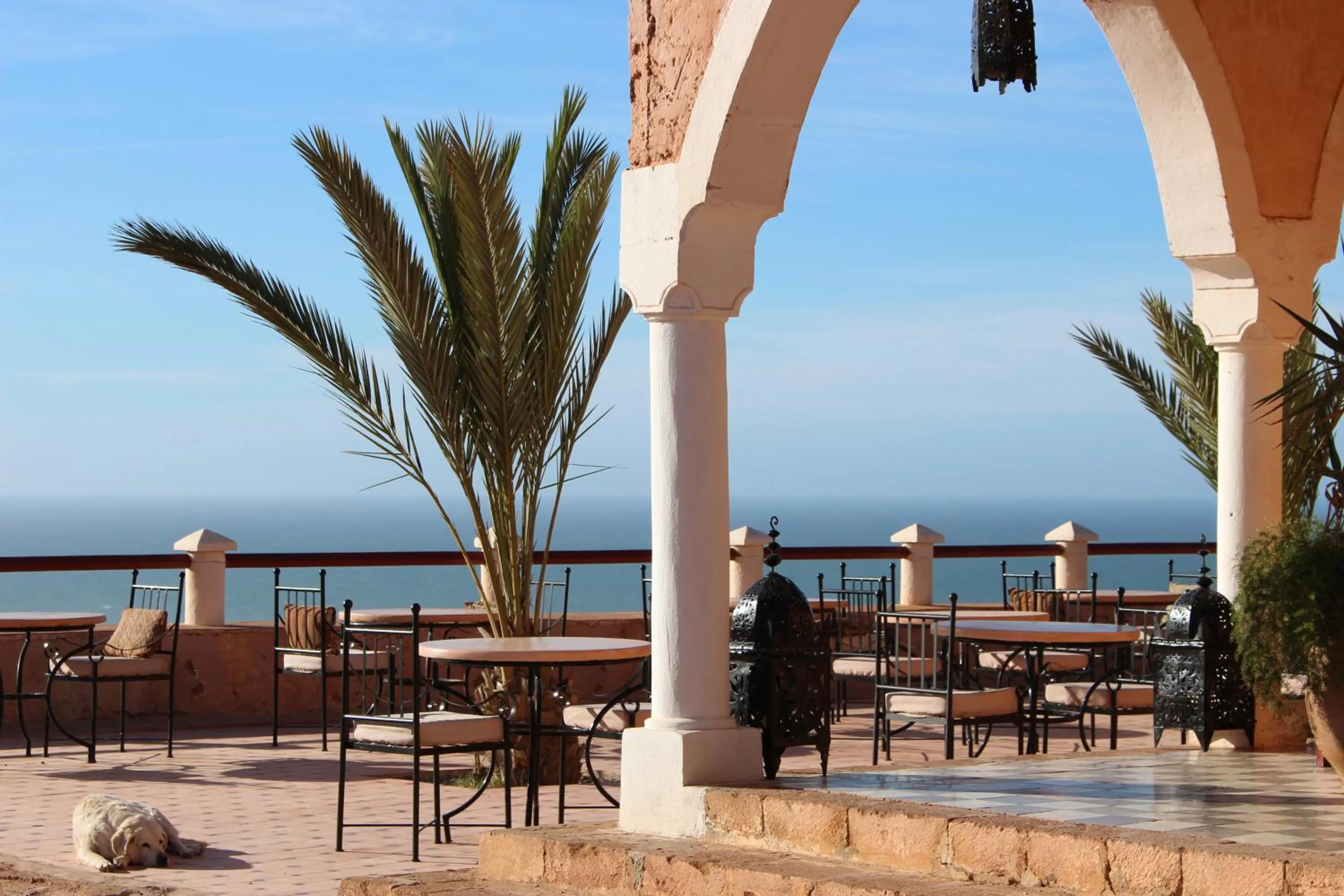 Patio in Hotel De Charme Les 3 Chameaux 4 étoiles